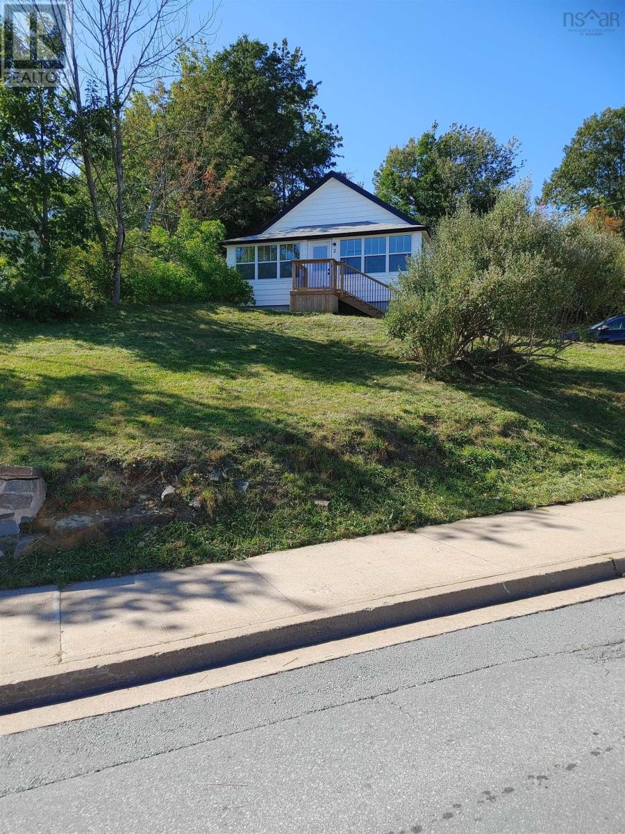 2 Holland Avenue, Bedford, Nova Scotia  B4A 1L4 - Photo 1 - 202421408