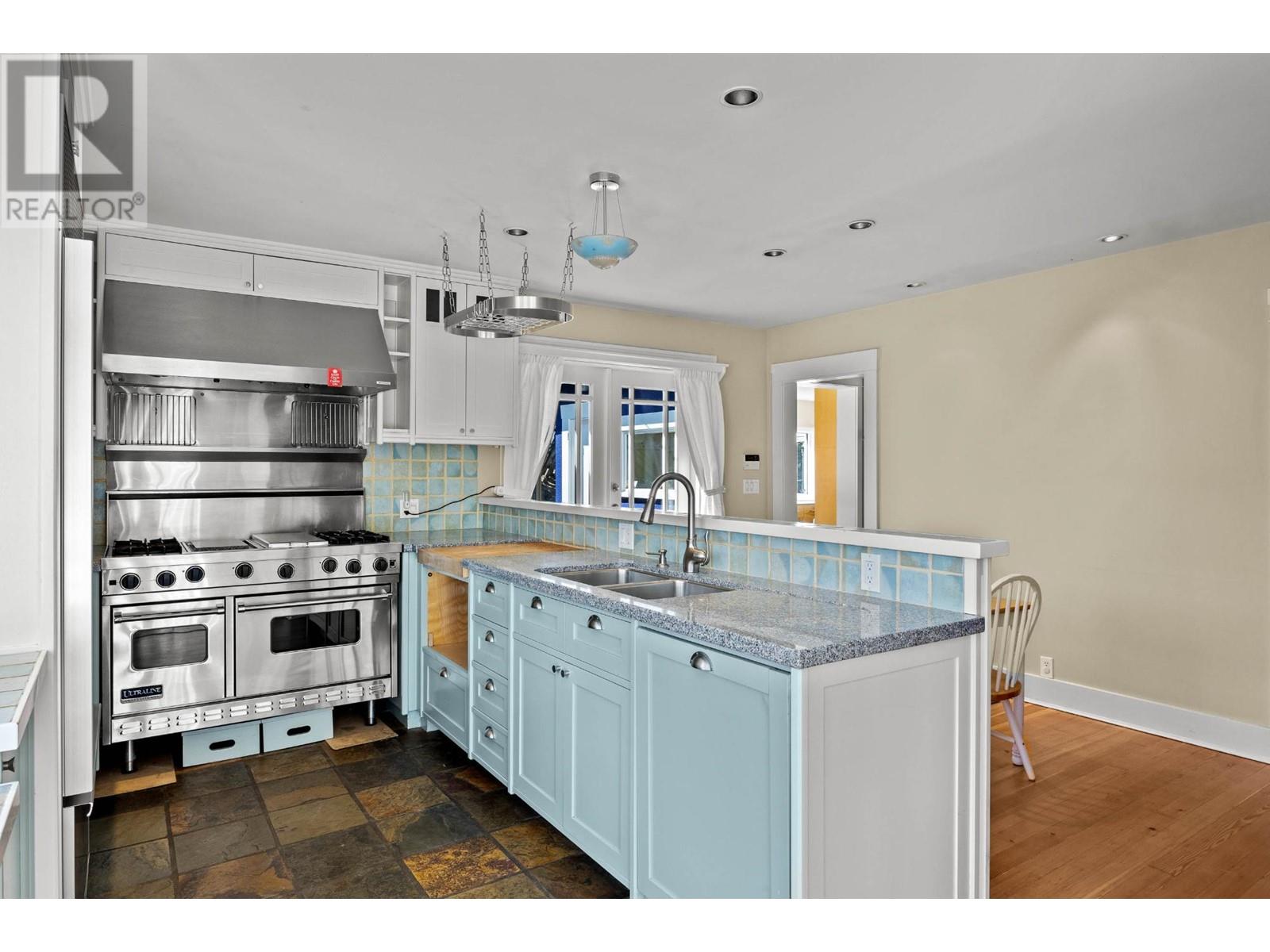 659 Pleasant Street, Kamloops, British Columbia  V2C 3B1 - Photo 4 - 181068