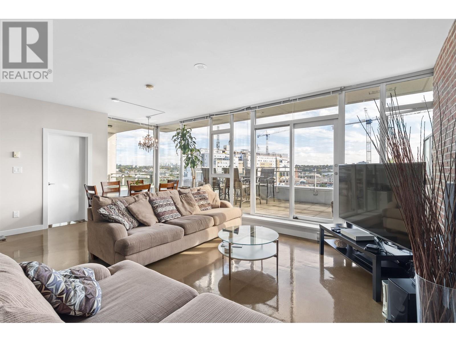 909 221 Union Street, Vancouver, British Columbia  V6A 0B4 - Photo 1 - R2928645