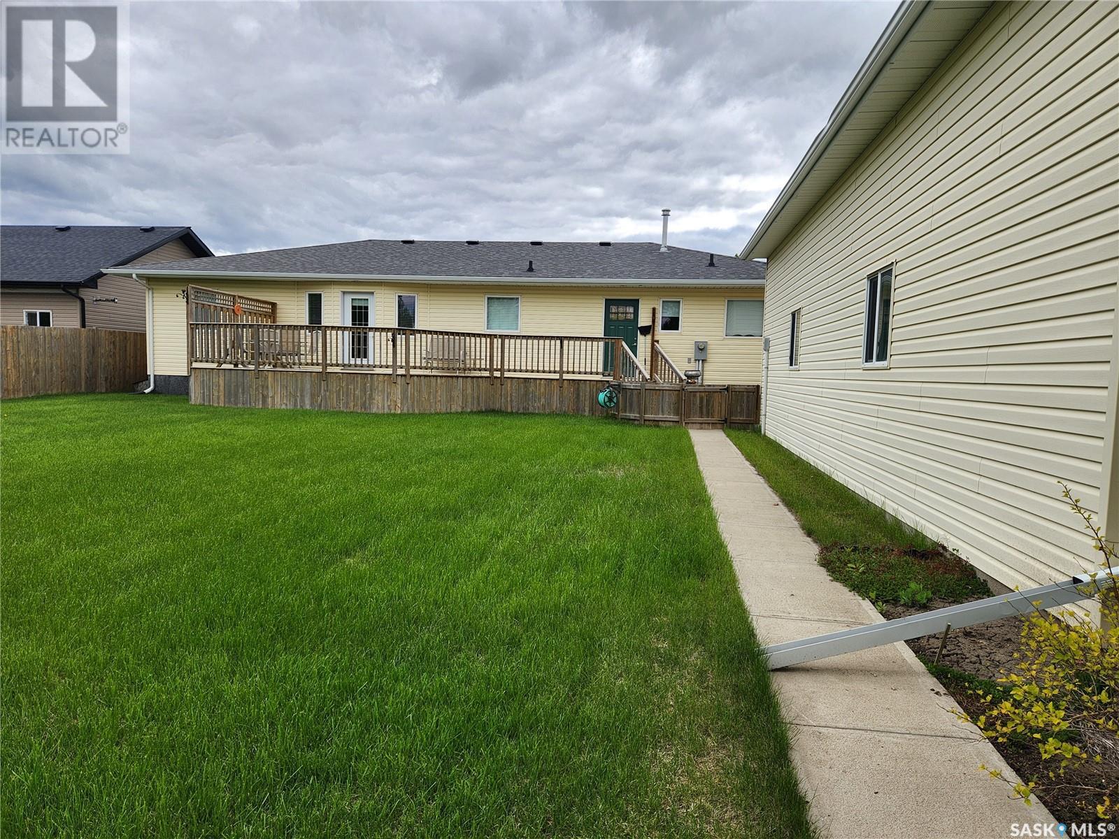 225 3rd Street, North Weyburn, Saskatchewan  S0C 1X0 - Photo 45 - SK970235