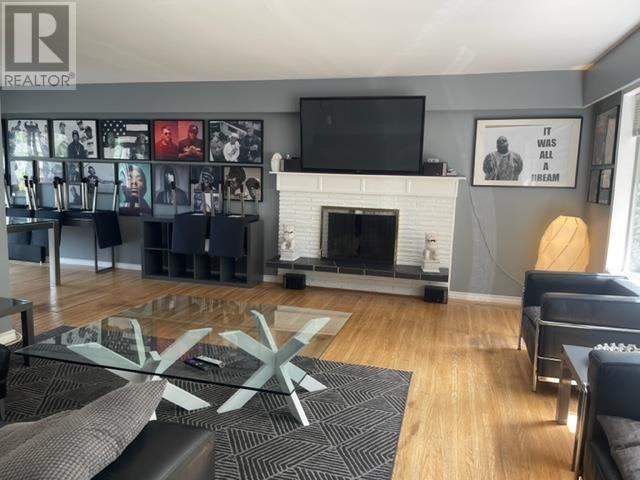 Listing Picture 2 of 20 : 2349 E 49TH AVENUE, Vancouver / 溫哥華 - 魯藝地產 Yvonne Lu Group - MLS Medallion Club Member