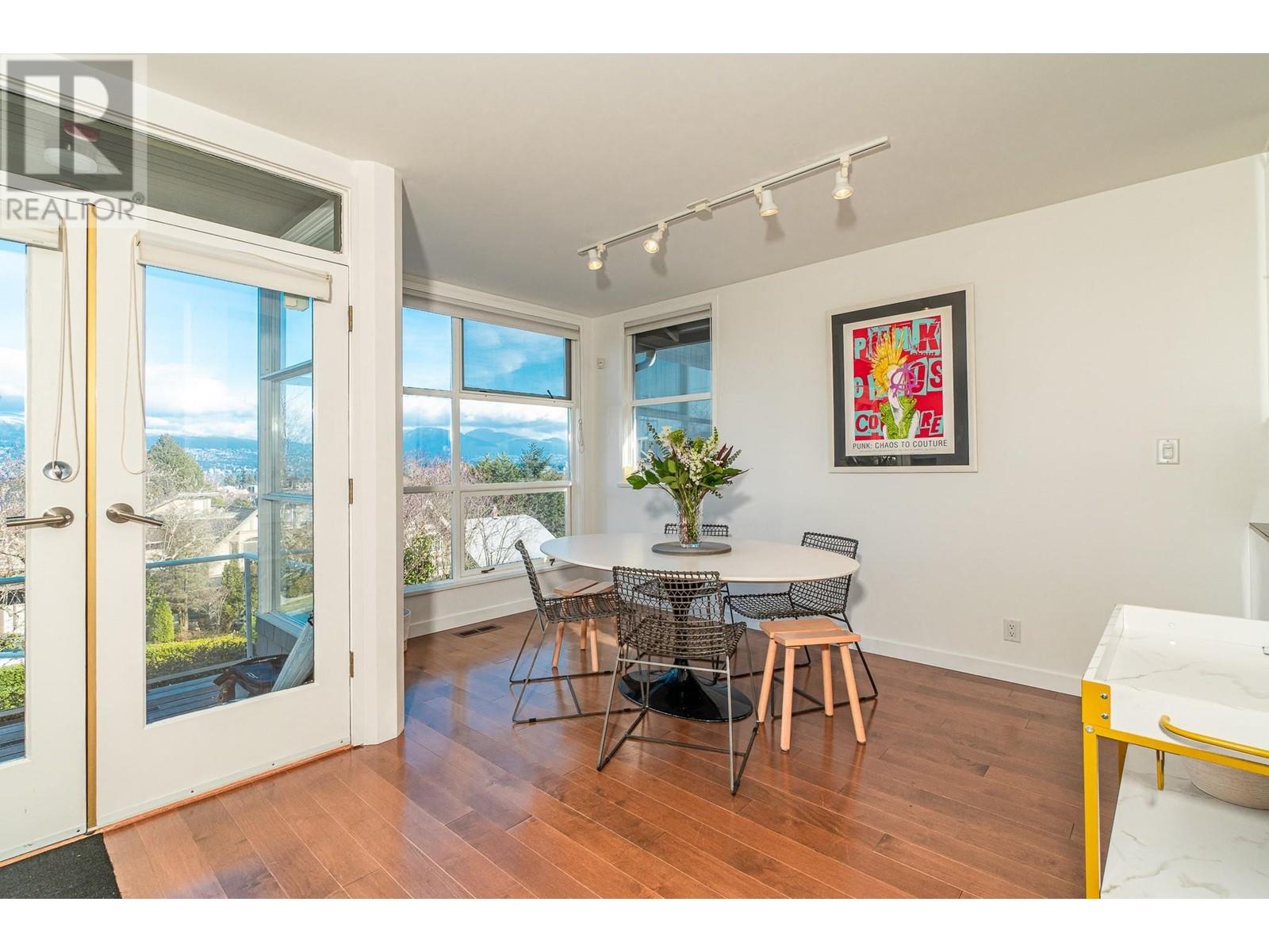 Listing Picture 6 of 28 : 3762 W 13TH AVENUE, Vancouver / 溫哥華 - 魯藝地產 Yvonne Lu Group - MLS Medallion Club Member