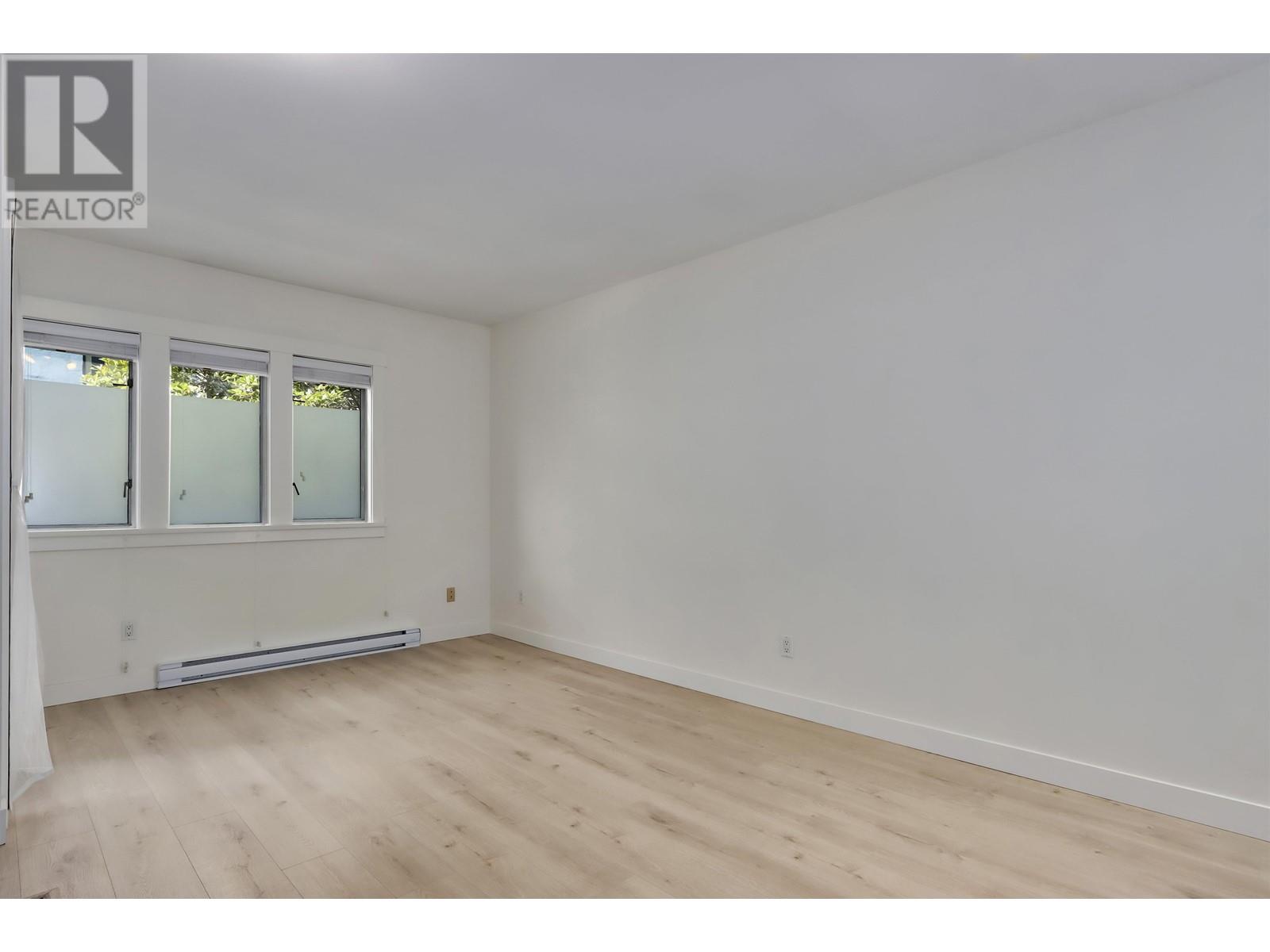 Listing Picture 3 of 23 : 2415 W 6TH AVENUE, Vancouver / 溫哥華 - 魯藝地產 Yvonne Lu Group - MLS Medallion Club Member