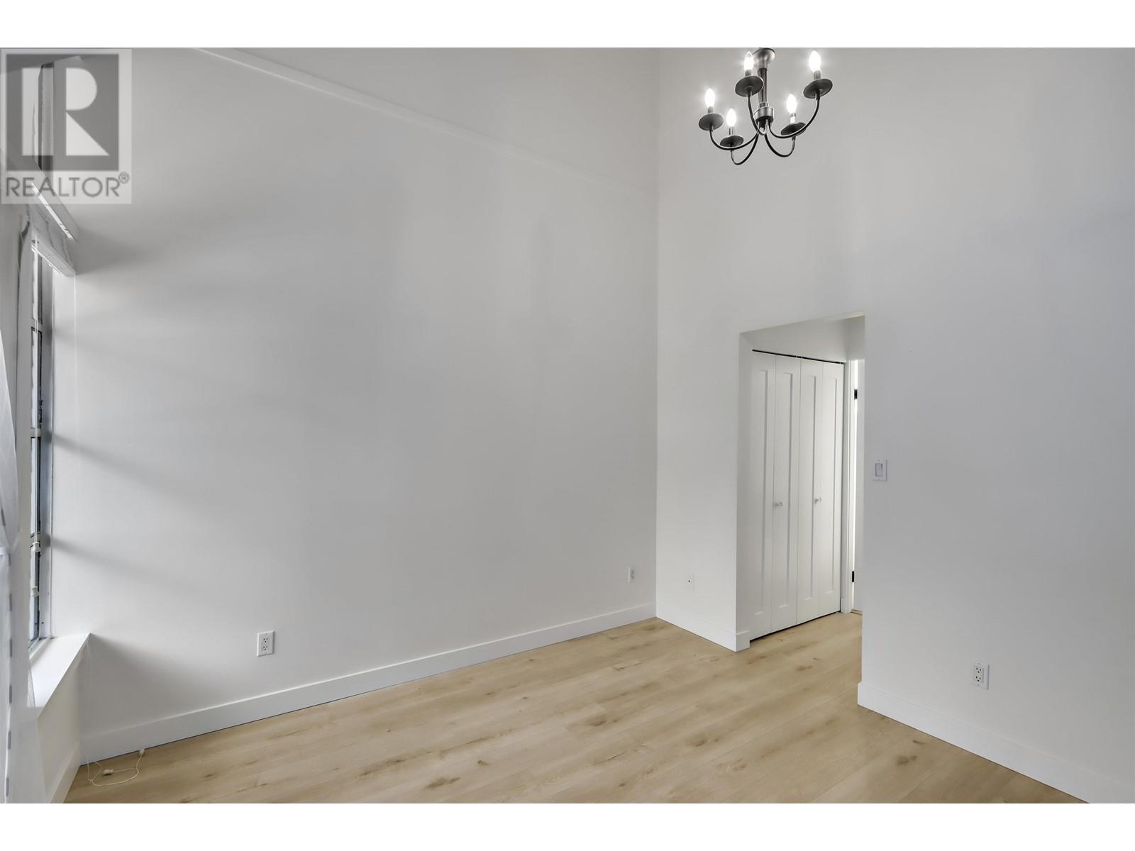 Listing Picture 13 of 23 : 2415 W 6TH AVENUE, Vancouver / 溫哥華 - 魯藝地產 Yvonne Lu Group - MLS Medallion Club Member