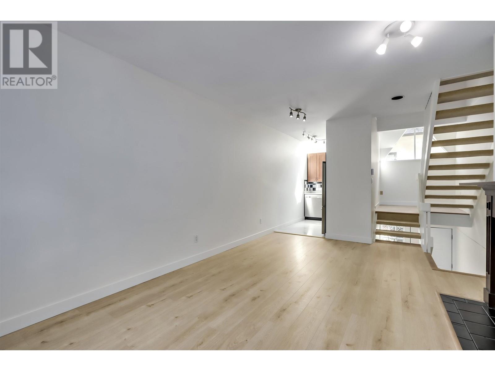 Listing Picture 9 of 23 : 2415 W 6TH AVENUE, Vancouver / 溫哥華 - 魯藝地產 Yvonne Lu Group - MLS Medallion Club Member