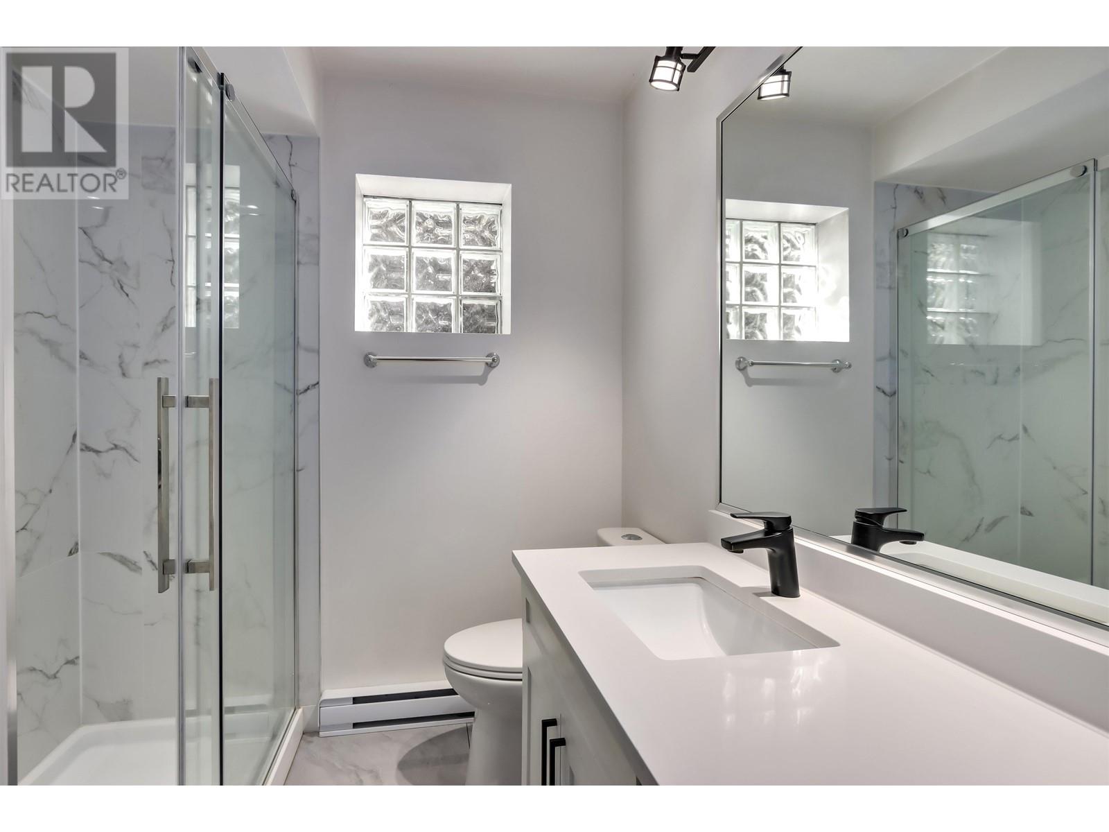 Listing Picture 21 of 23 : 2415 W 6TH AVENUE, Vancouver / 溫哥華 - 魯藝地產 Yvonne Lu Group - MLS Medallion Club Member