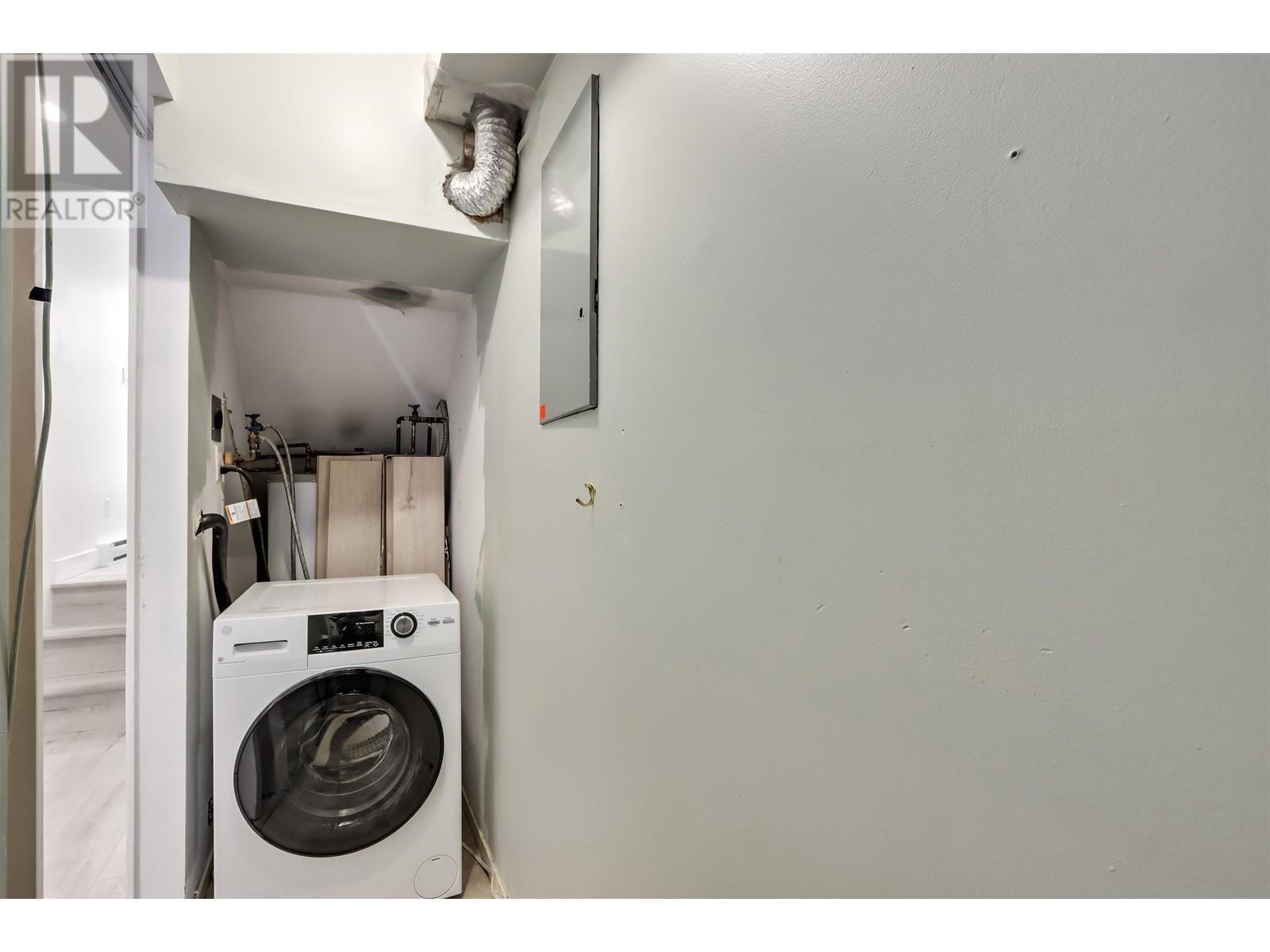 Listing Picture 22 of 23 : 2415 W 6TH AVENUE, Vancouver / 溫哥華 - 魯藝地產 Yvonne Lu Group - MLS Medallion Club Member