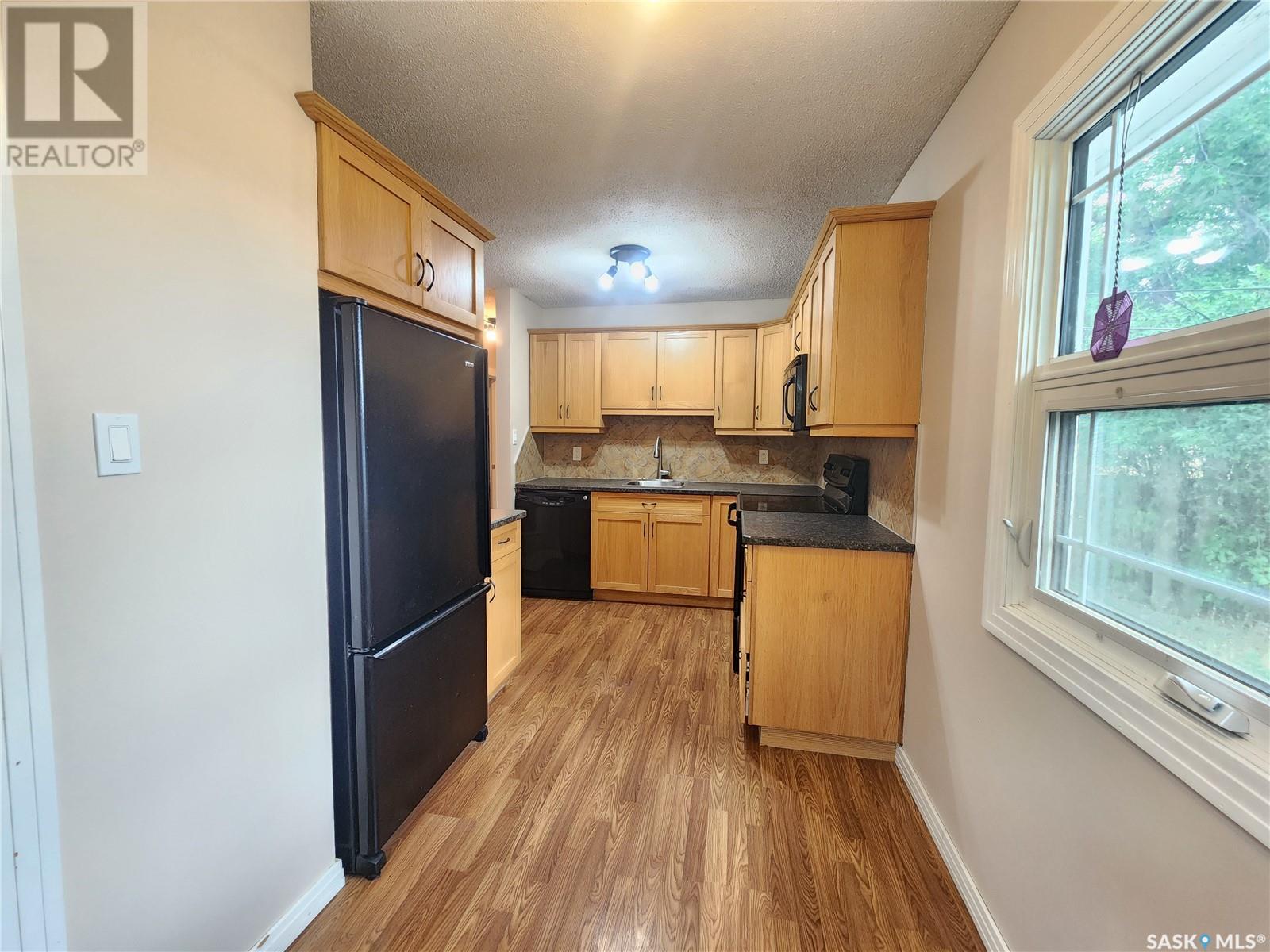 1118 Park Avenue, Weyburn, Saskatchewan  S4H 0K5 - Photo 5 - SK980419