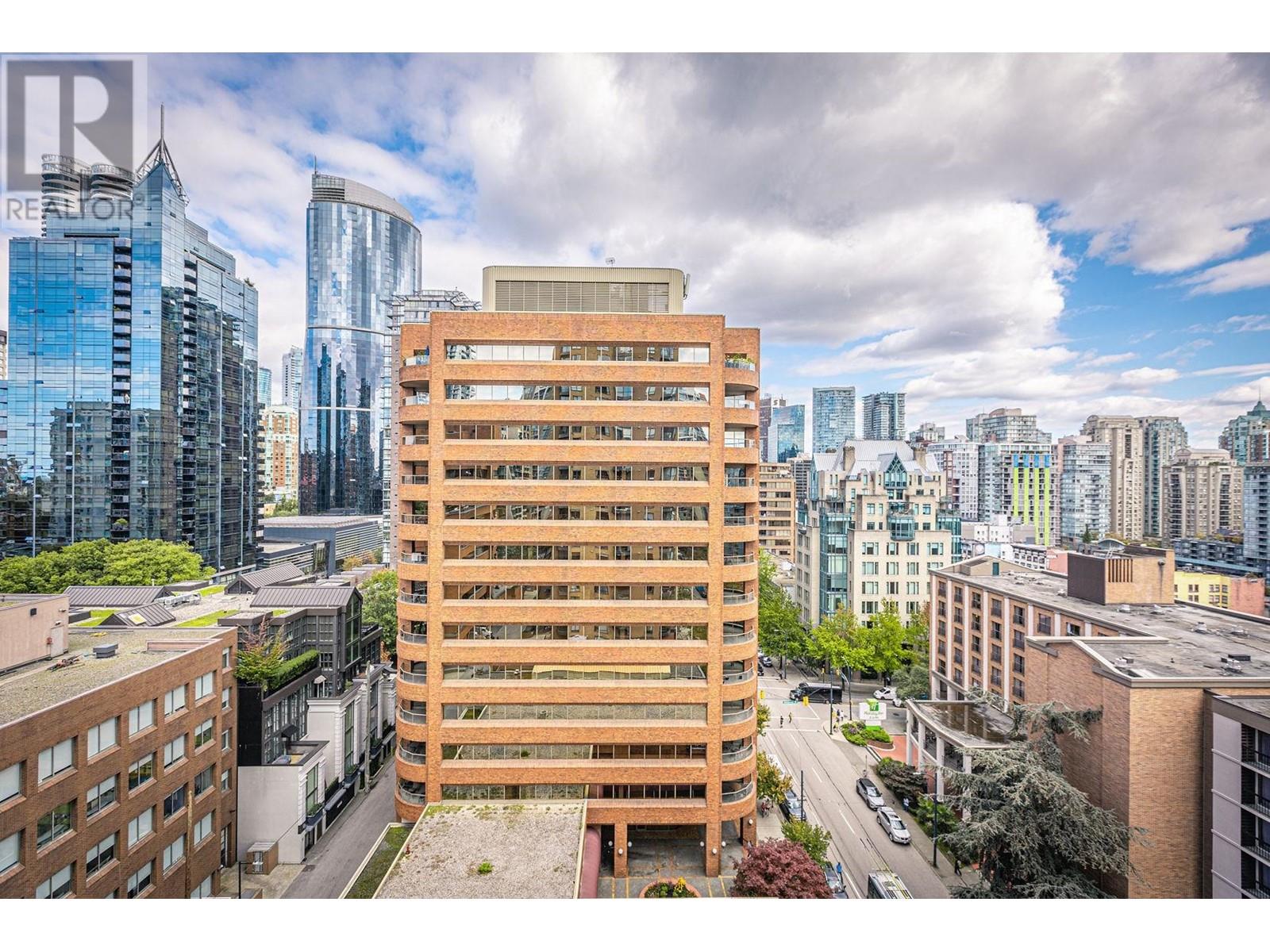 Listing Picture 19 of 35 : 1703 1189 HOWE STREET, Vancouver / 溫哥華 - 魯藝地產 Yvonne Lu Group - MLS Medallion Club Member