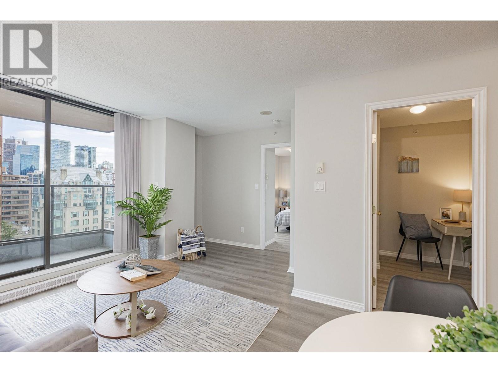 Listing Picture 2 of 35 : 1703 1189 HOWE STREET, Vancouver / 溫哥華 - 魯藝地產 Yvonne Lu Group - MLS Medallion Club Member