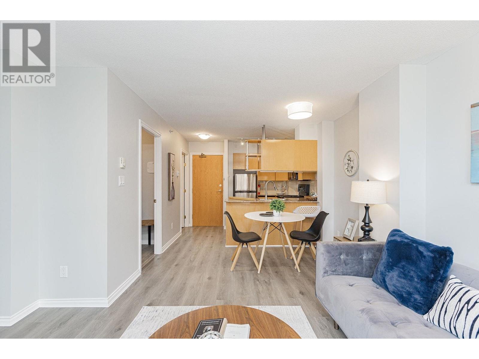 Listing Picture 3 of 35 : 1703 1189 HOWE STREET, Vancouver / 溫哥華 - 魯藝地產 Yvonne Lu Group - MLS Medallion Club Member