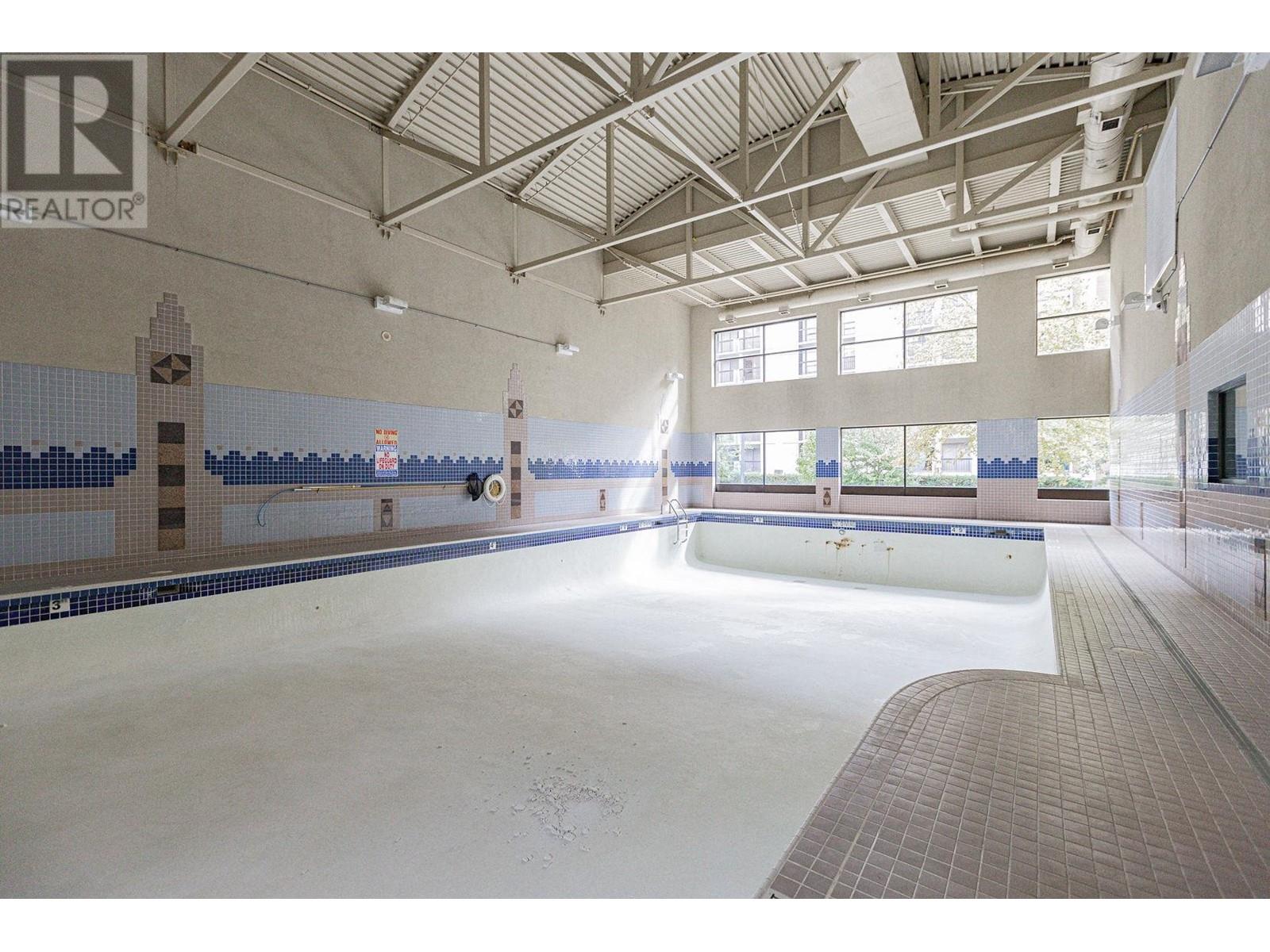 Listing Picture 30 of 35 : 1703 1189 HOWE STREET, Vancouver / 溫哥華 - 魯藝地產 Yvonne Lu Group - MLS Medallion Club Member