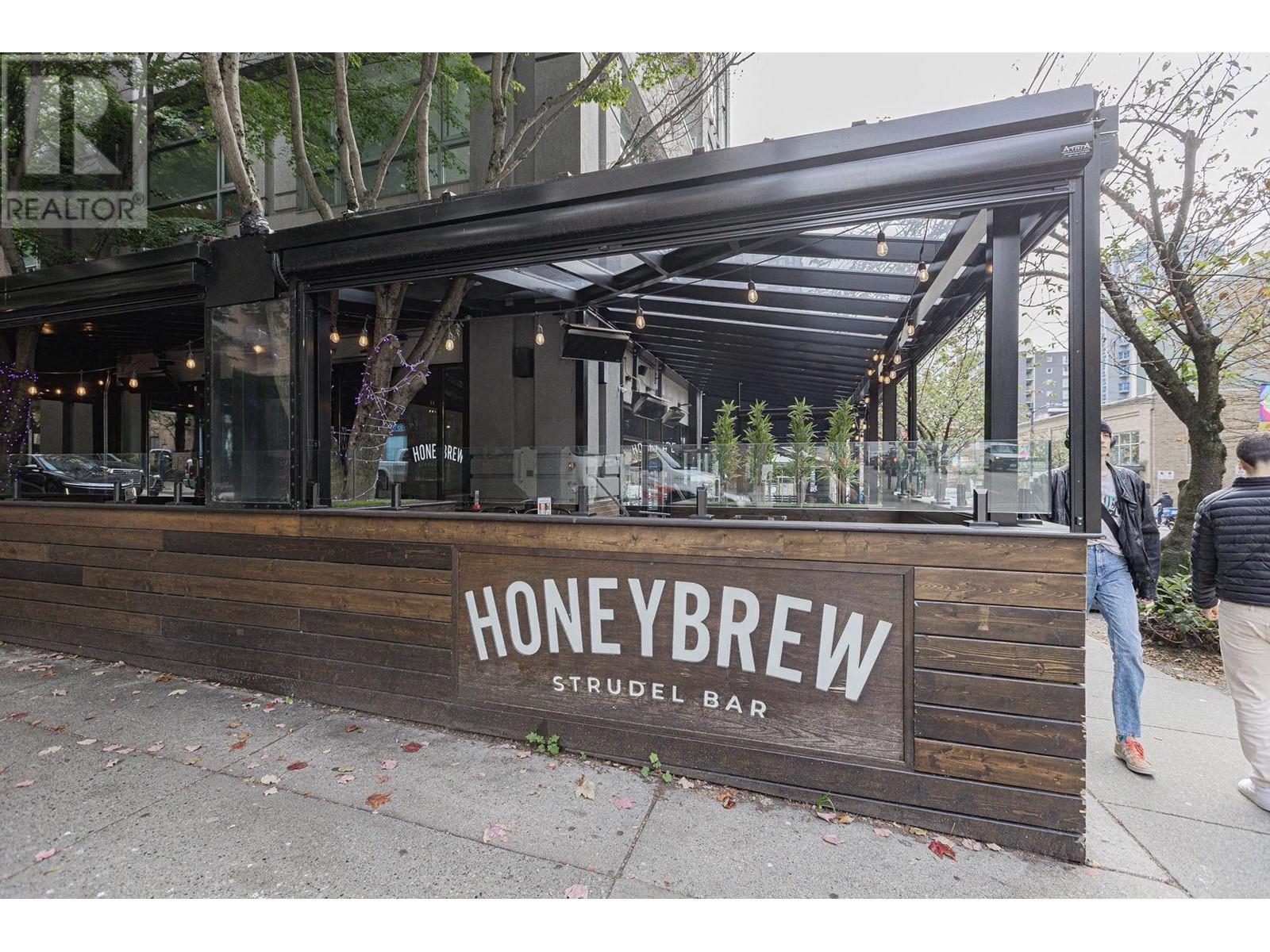 Listing Picture 33 of 35 : 1703 1189 HOWE STREET, Vancouver / 溫哥華 - 魯藝地產 Yvonne Lu Group - MLS Medallion Club Member