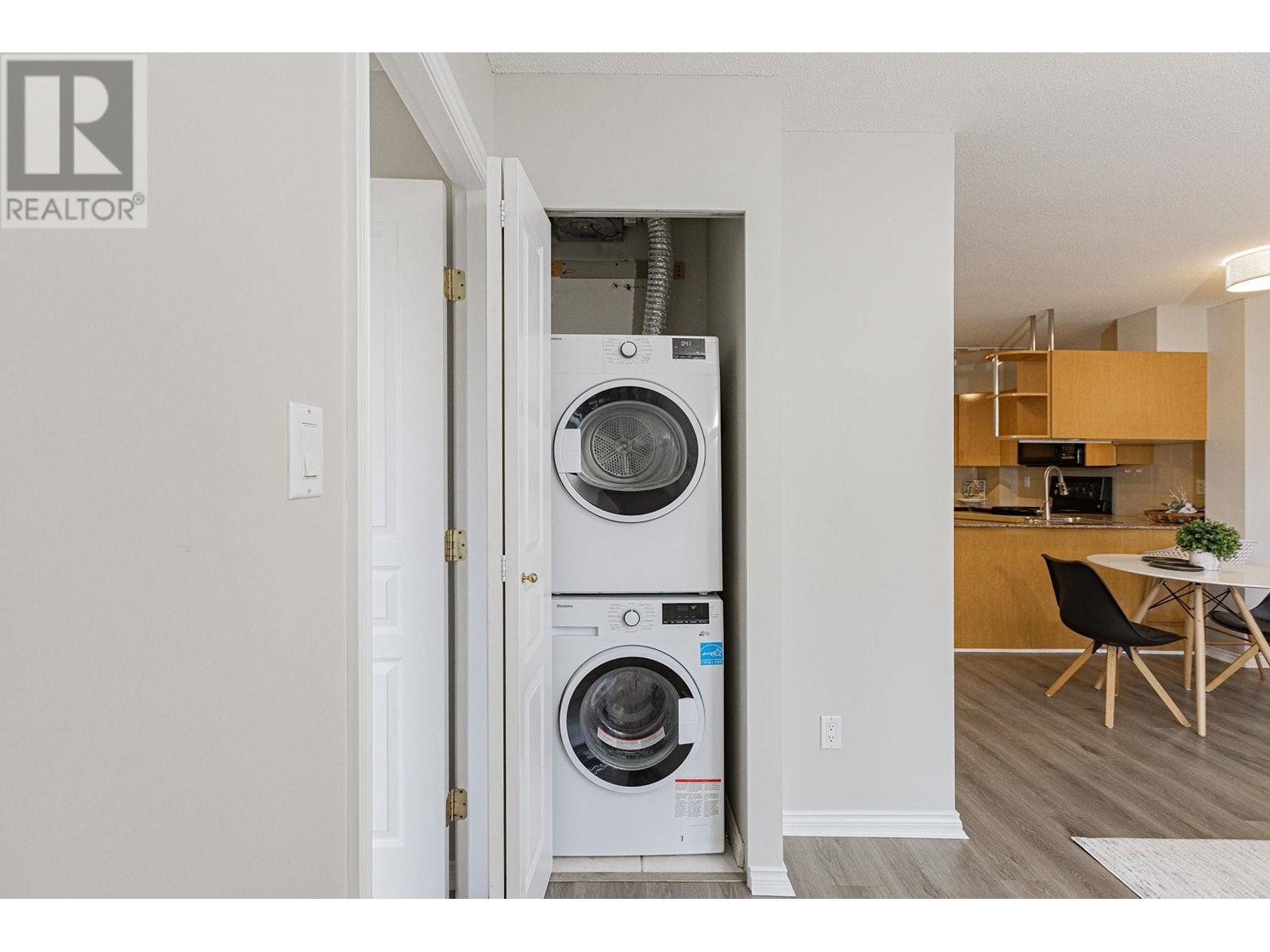 Listing Picture 7 of 35 : 1703 1189 HOWE STREET, Vancouver / 溫哥華 - 魯藝地產 Yvonne Lu Group - MLS Medallion Club Member