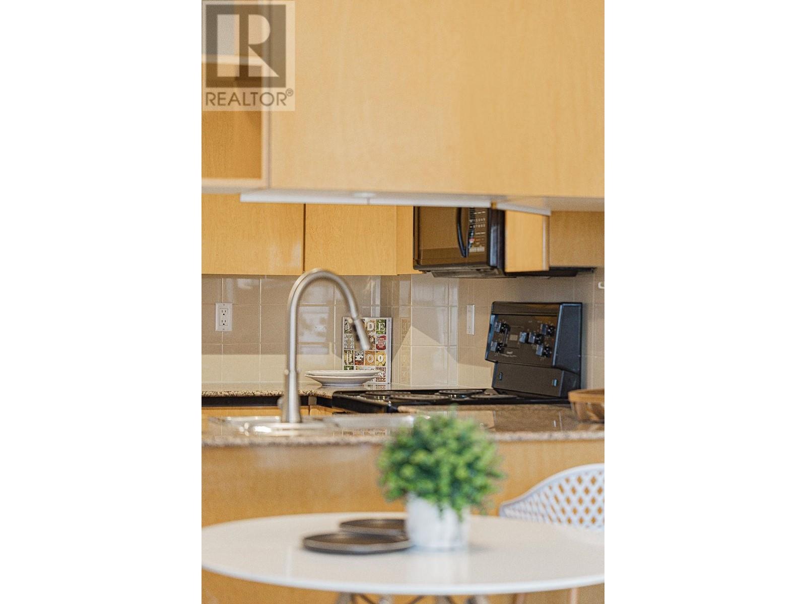 Listing Picture 9 of 35 : 1703 1189 HOWE STREET, Vancouver / 溫哥華 - 魯藝地產 Yvonne Lu Group - MLS Medallion Club Member