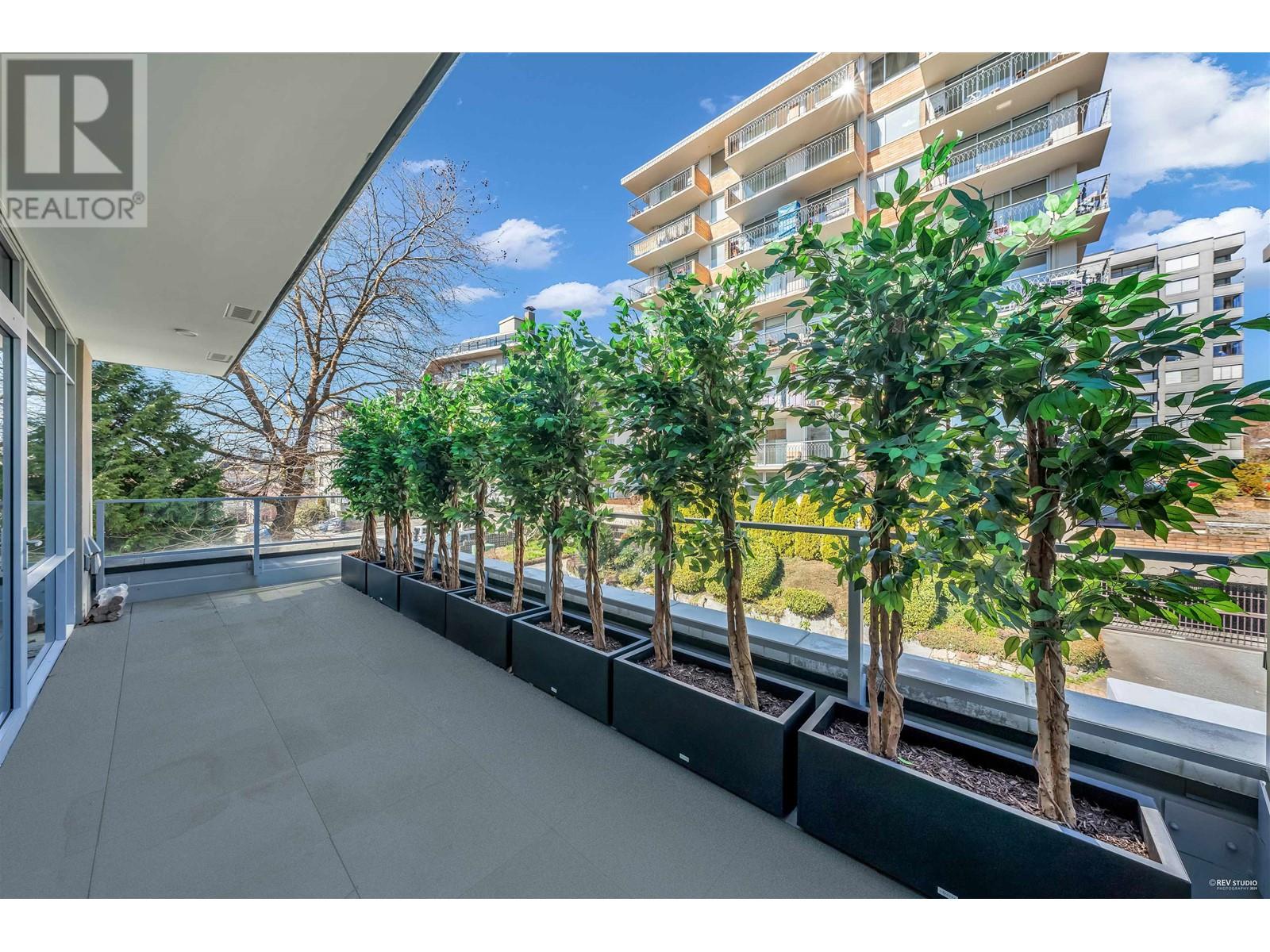 302 1331 Marine Drive, West Vancouver, British Columbia  V7T 1B6 - Photo 1 - R2928774