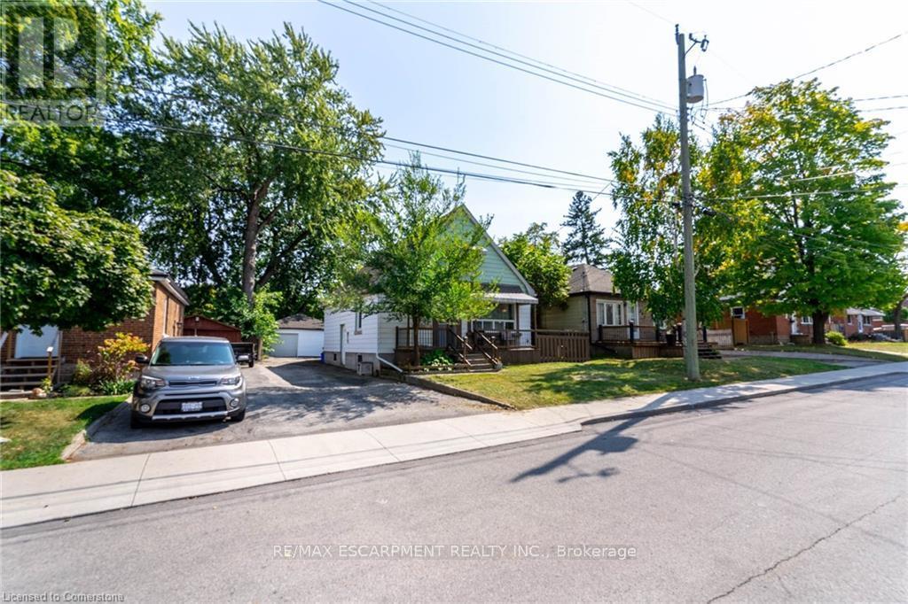 239 East 22nd Street, Hamilton, Ontario  L8V 2V8 - Photo 2 - X9364342