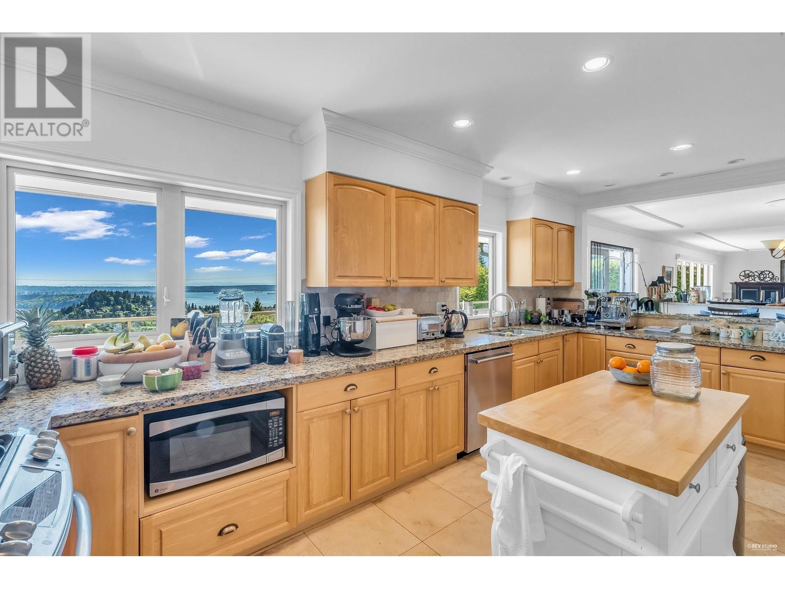 820 Knockmaroon Road, West Vancouver, British Columbia  V7S 1R6 - Photo 10 - R2928861