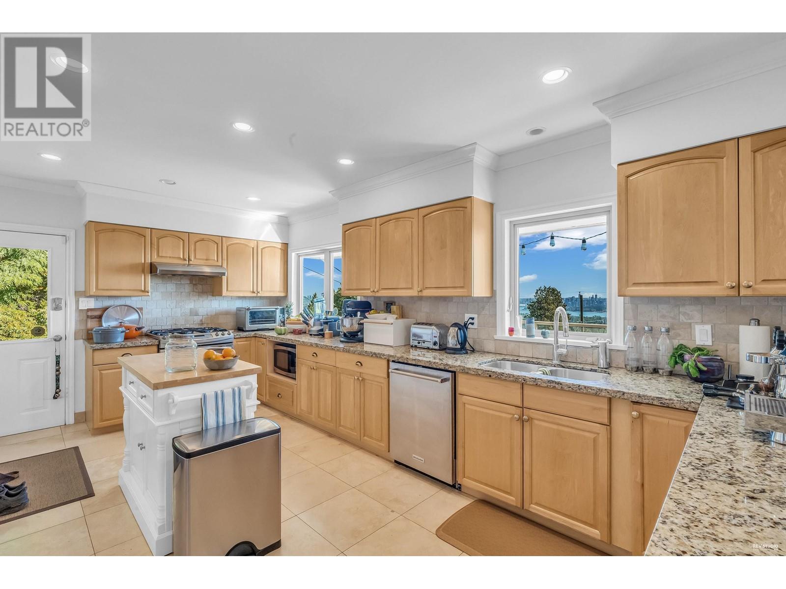 820 Knockmaroon Road, West Vancouver, British Columbia  V7S 1R6 - Photo 12 - R2928861