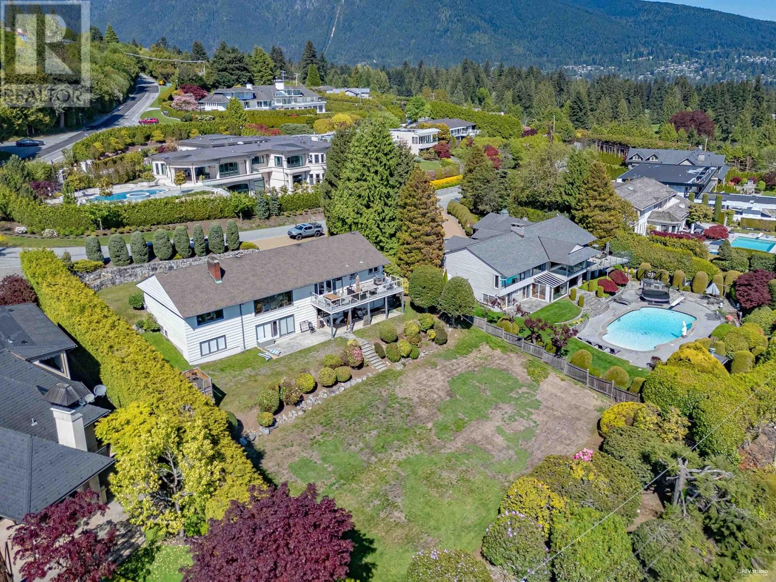 820 Knockmaroon Road, West Vancouver, British Columbia  V7S 1R6 - Photo 2 - R2928861