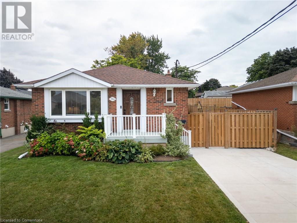 794 Tenth Avenue, Hamilton, Ontario  L8T 2G5 - Photo 1 - XH4206049