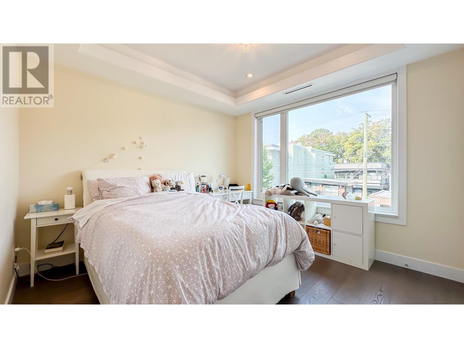 Listing Picture 10 of 38 : 975 W 23RD AVENUE, Vancouver / 溫哥華 - 魯藝地產 Yvonne Lu Group - MLS Medallion Club Member