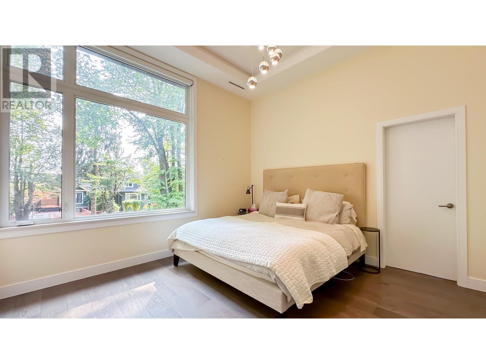 Listing Picture 17 of 38 : 975 W 23RD AVENUE, Vancouver / 溫哥華 - 魯藝地產 Yvonne Lu Group - MLS Medallion Club Member