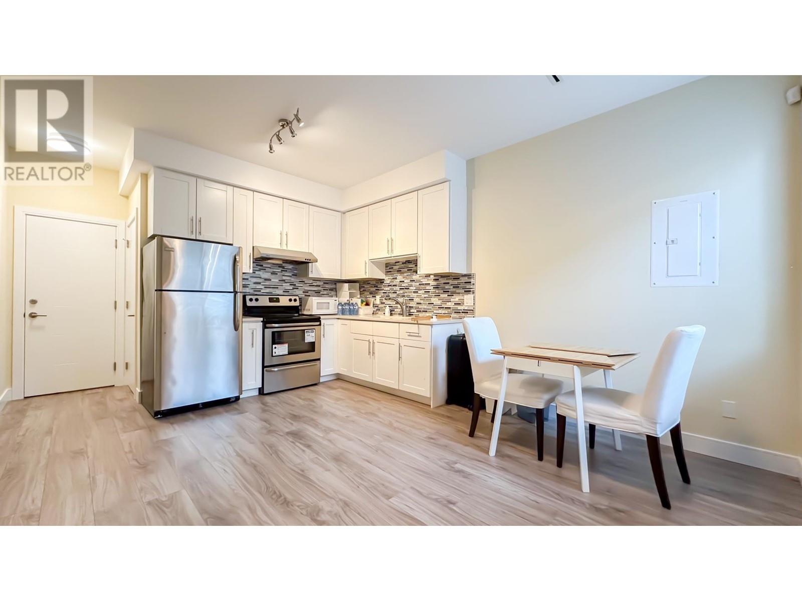 Listing Picture 30 of 38 : 975 W 23RD AVENUE, Vancouver / 溫哥華 - 魯藝地產 Yvonne Lu Group - MLS Medallion Club Member