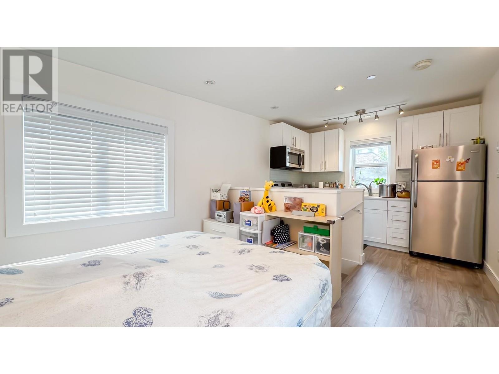 Listing Picture 34 of 38 : 975 W 23RD AVENUE, Vancouver / 溫哥華 - 魯藝地產 Yvonne Lu Group - MLS Medallion Club Member