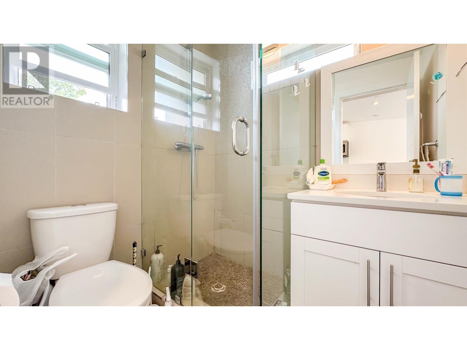 Listing Picture 36 of 38 : 975 W 23RD AVENUE, Vancouver / 溫哥華 - 魯藝地產 Yvonne Lu Group - MLS Medallion Club Member