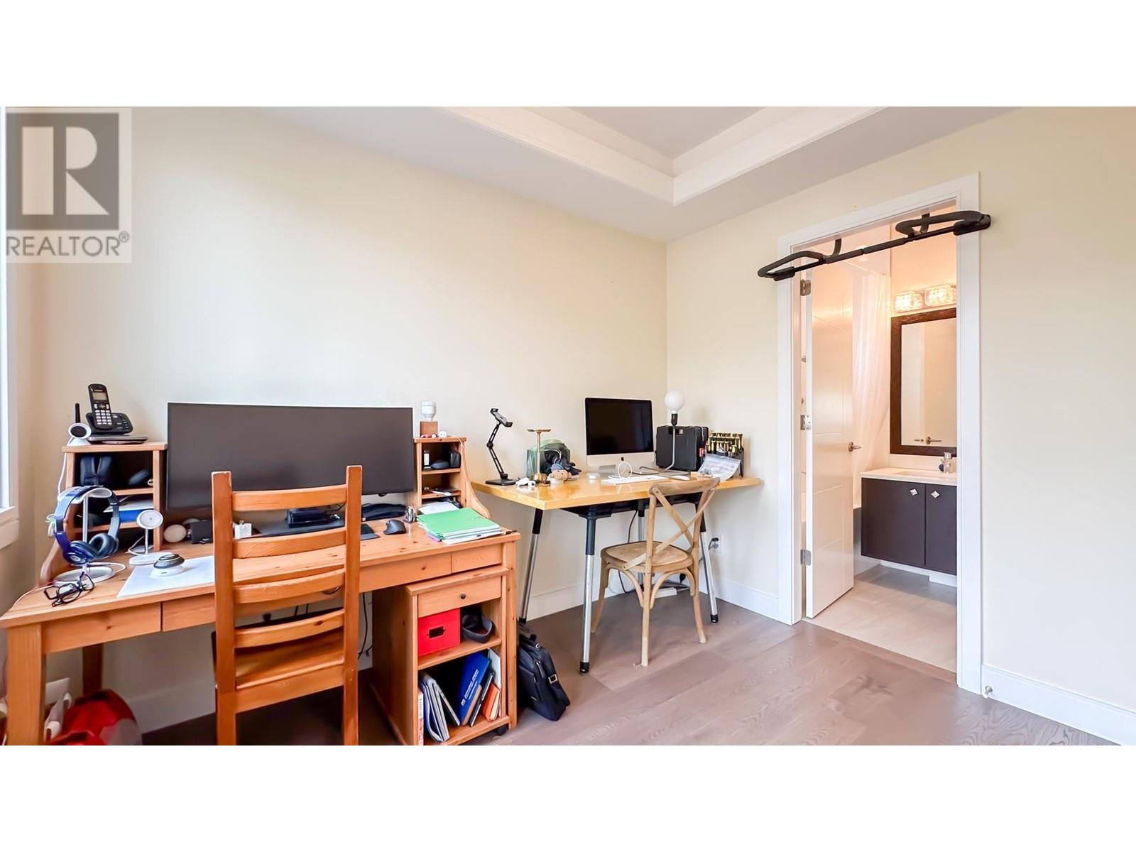 Listing Picture 14 of 38 : 975 W 23RD AVENUE, Vancouver / 溫哥華 - 魯藝地產 Yvonne Lu Group - MLS Medallion Club Member