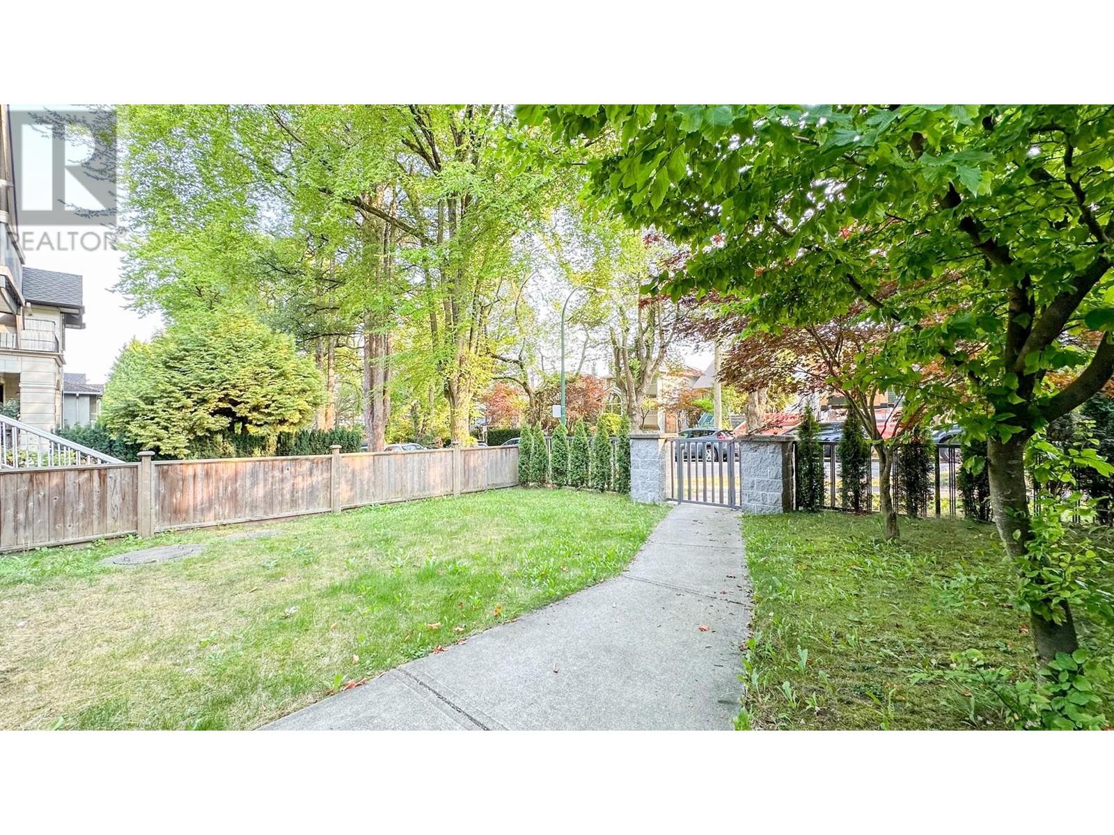 Listing Picture 3 of 38 : 975 W 23RD AVENUE, Vancouver / 溫哥華 - 魯藝地產 Yvonne Lu Group - MLS Medallion Club Member