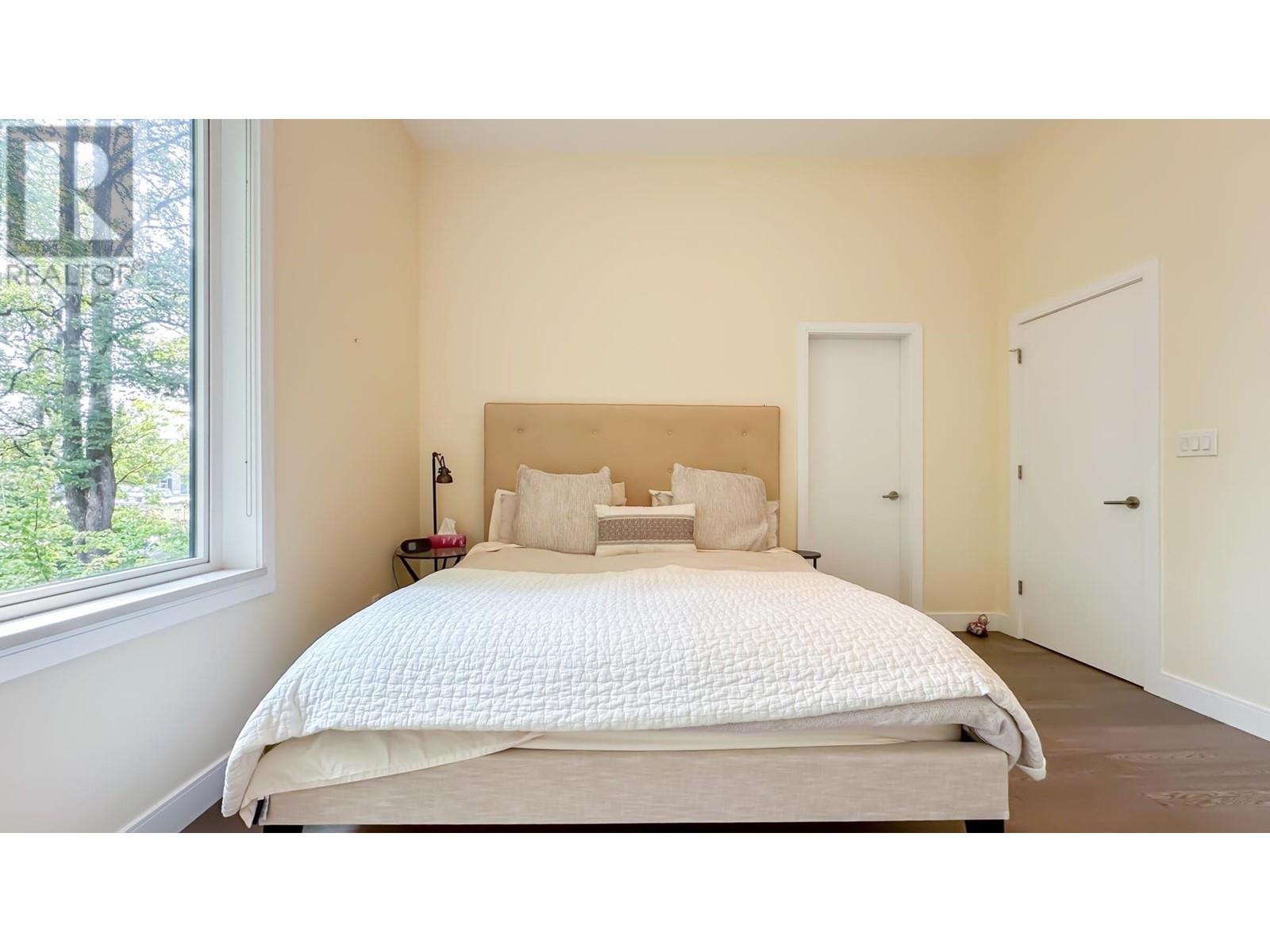 Listing Picture 18 of 38 : 975 W 23RD AVENUE, Vancouver / 溫哥華 - 魯藝地產 Yvonne Lu Group - MLS Medallion Club Member