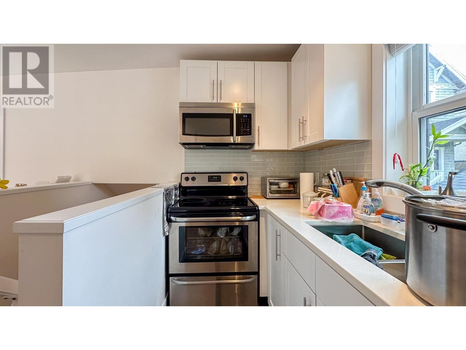 Listing Picture 35 of 38 : 975 W 23RD AVENUE, Vancouver / 溫哥華 - 魯藝地產 Yvonne Lu Group - MLS Medallion Club Member