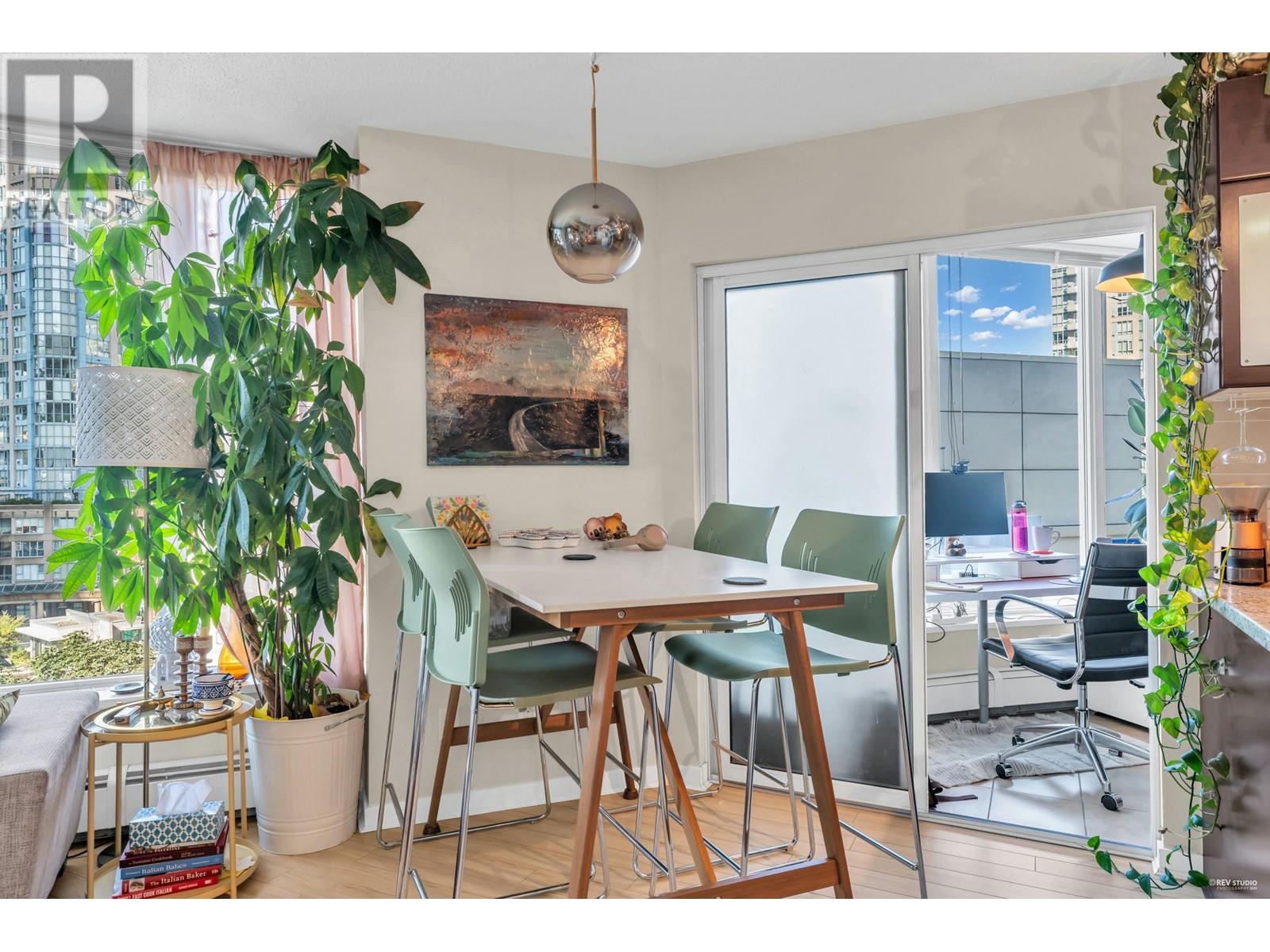 Listing Picture 12 of 33 : 901 689 ABBOTT STREET, Vancouver / 溫哥華 - 魯藝地產 Yvonne Lu Group - MLS Medallion Club Member
