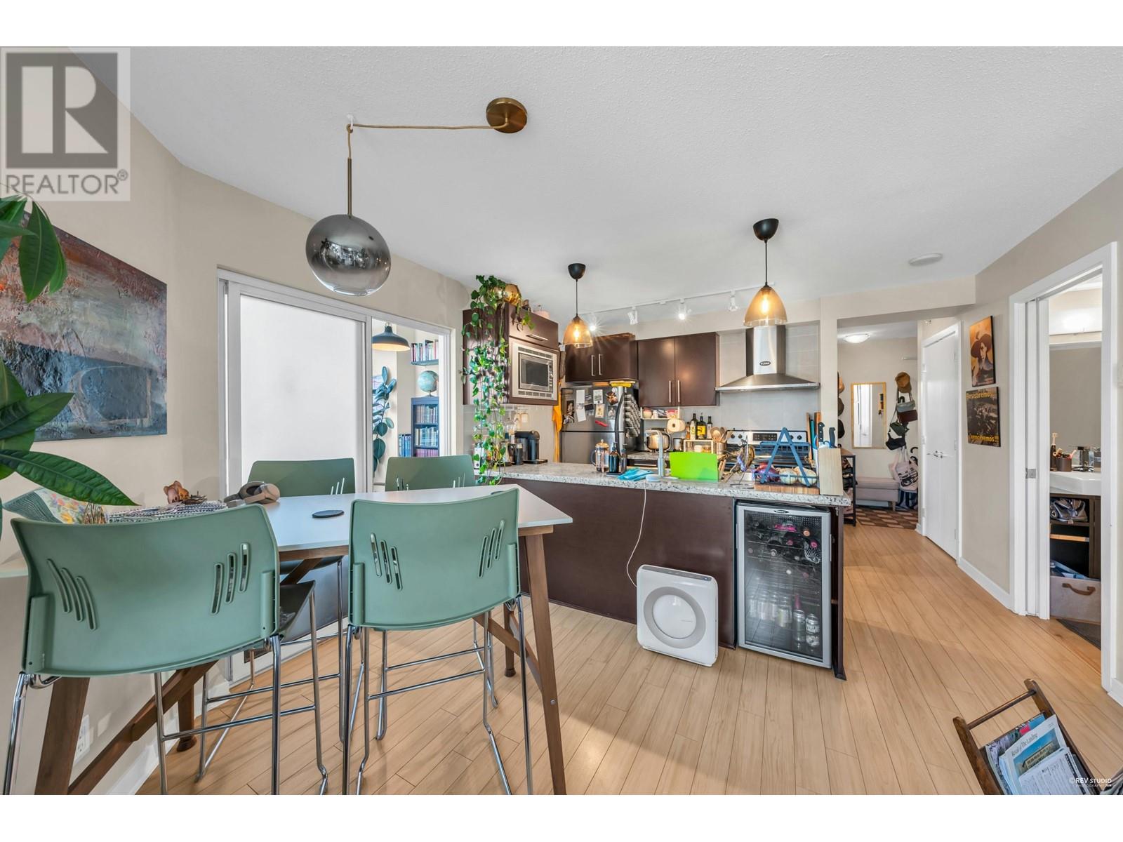 Listing Picture 13 of 33 : 901 689 ABBOTT STREET, Vancouver / 溫哥華 - 魯藝地產 Yvonne Lu Group - MLS Medallion Club Member