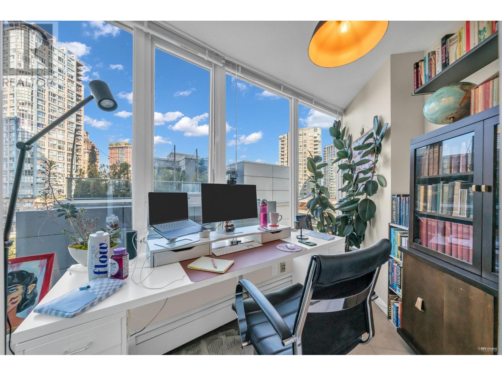 Listing Picture 18 of 33 : 901 689 ABBOTT STREET, Vancouver / 溫哥華 - 魯藝地產 Yvonne Lu Group - MLS Medallion Club Member