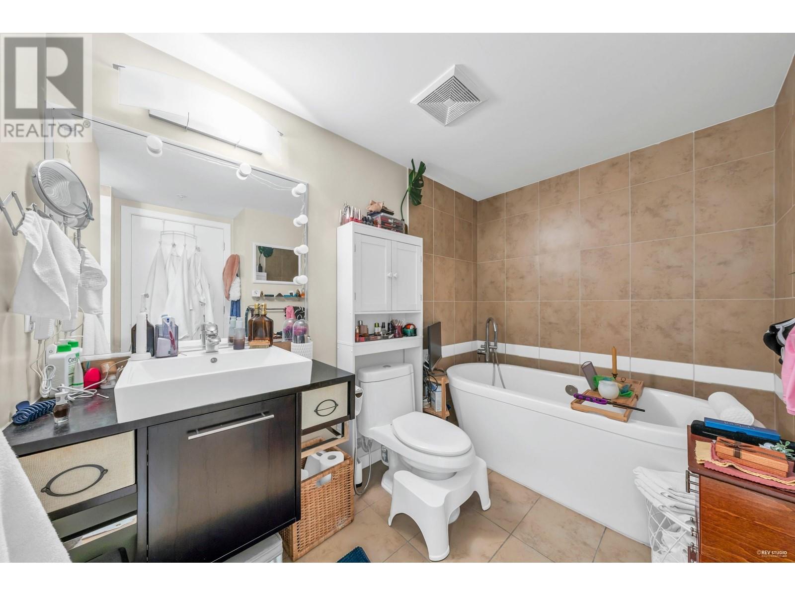 Listing Picture 19 of 33 : 901 689 ABBOTT STREET, Vancouver / 溫哥華 - 魯藝地產 Yvonne Lu Group - MLS Medallion Club Member
