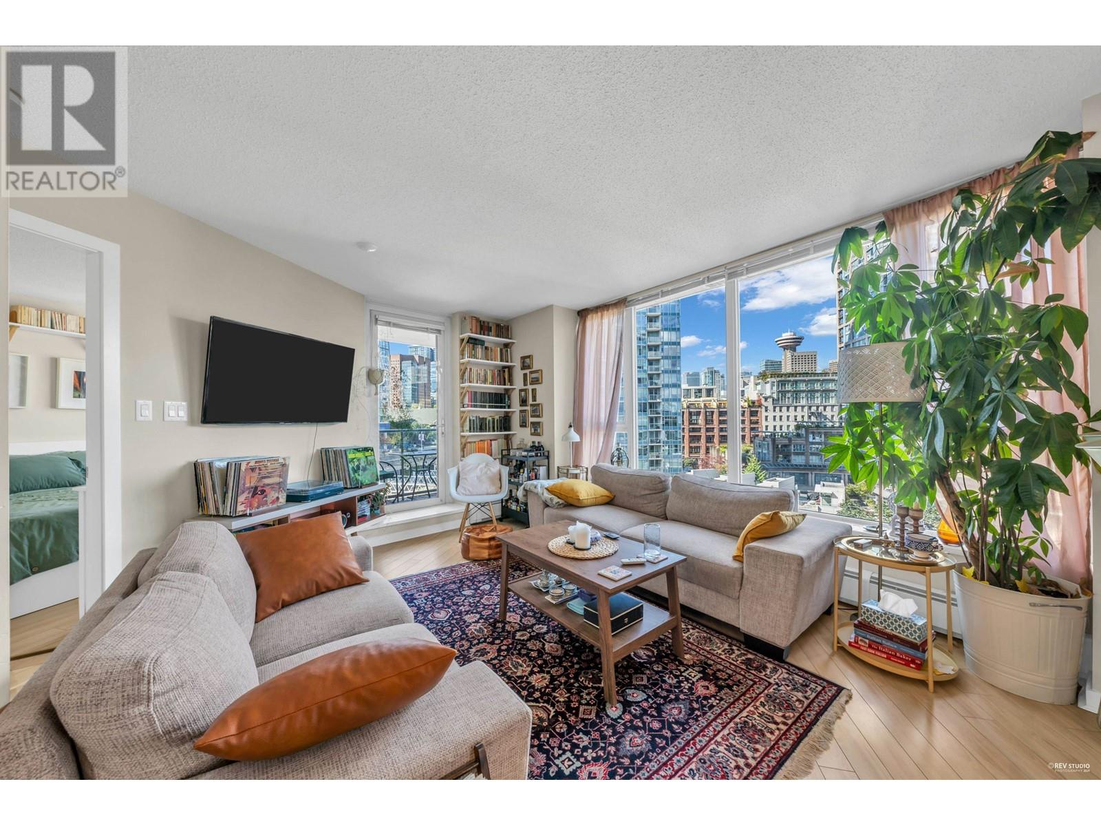 Listing Picture 2 of 33 : 901 689 ABBOTT STREET, Vancouver / 溫哥華 - 魯藝地產 Yvonne Lu Group - MLS Medallion Club Member