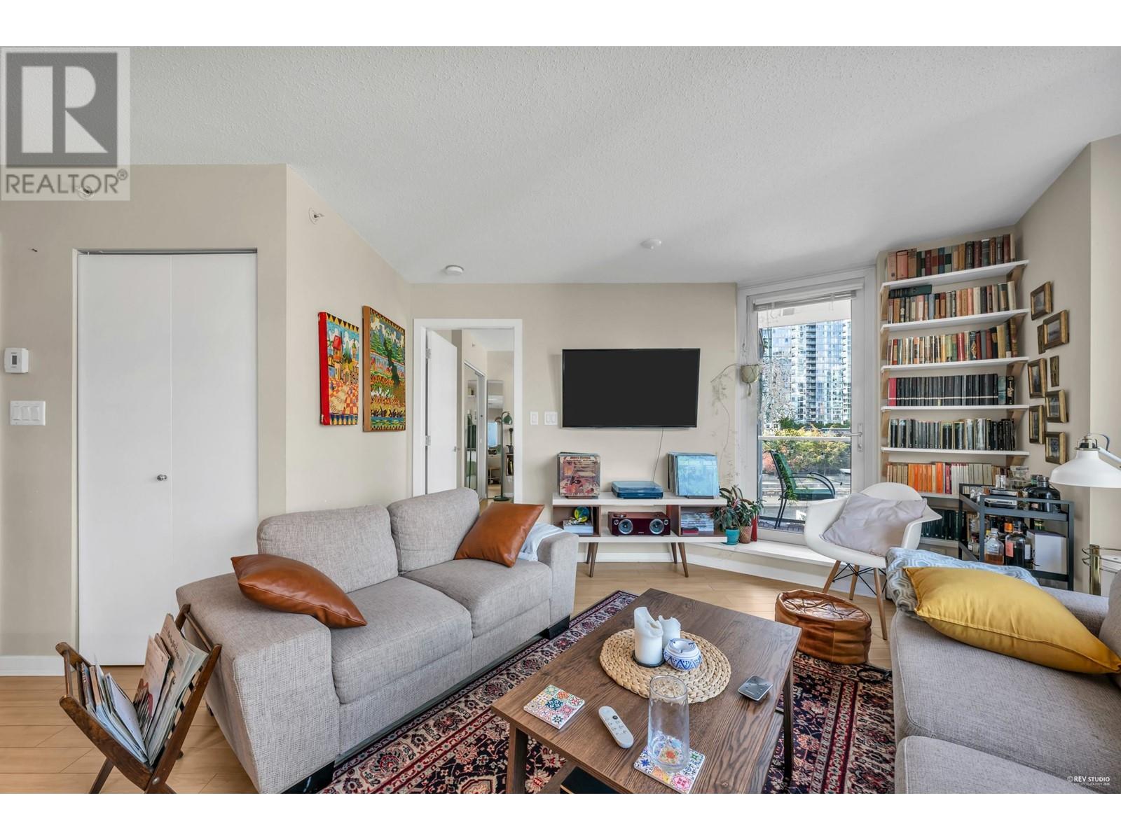 Listing Picture 3 of 33 : 901 689 ABBOTT STREET, Vancouver / 溫哥華 - 魯藝地產 Yvonne Lu Group - MLS Medallion Club Member