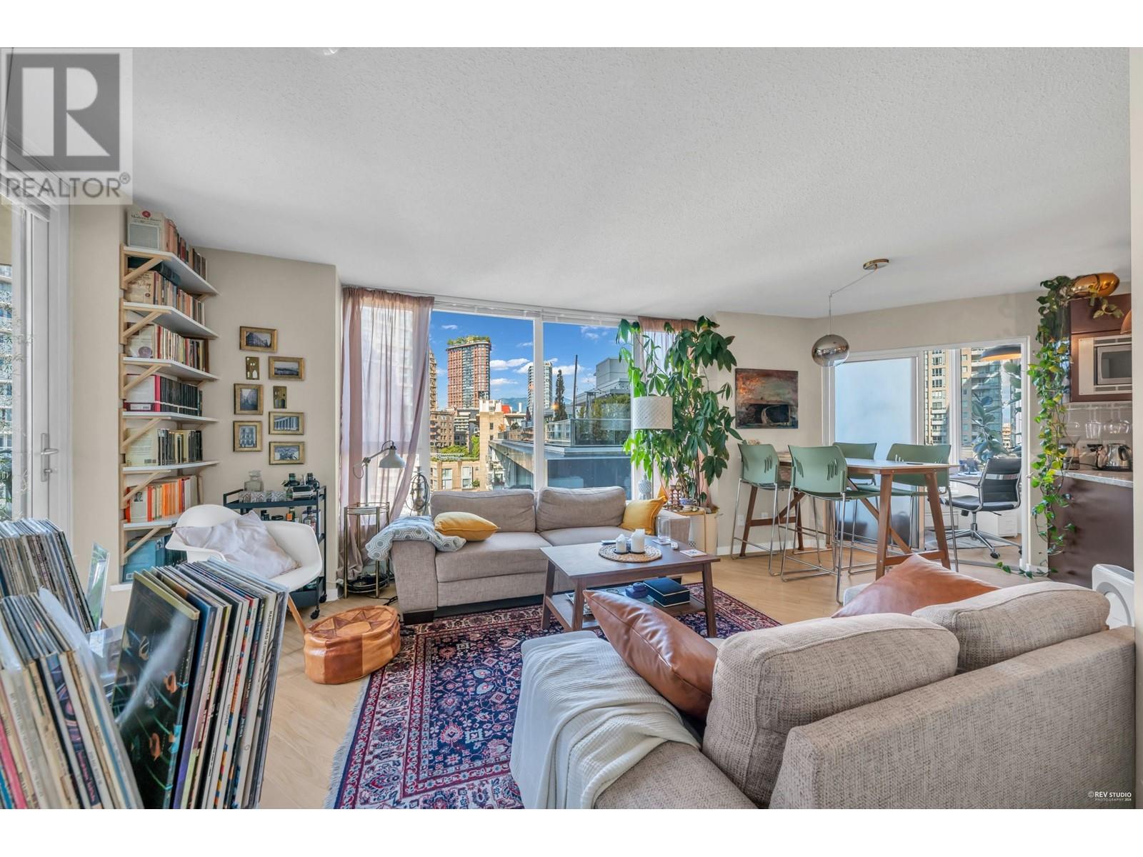 Listing Picture 4 of 33 : 901 689 ABBOTT STREET, Vancouver / 溫哥華 - 魯藝地產 Yvonne Lu Group - MLS Medallion Club Member