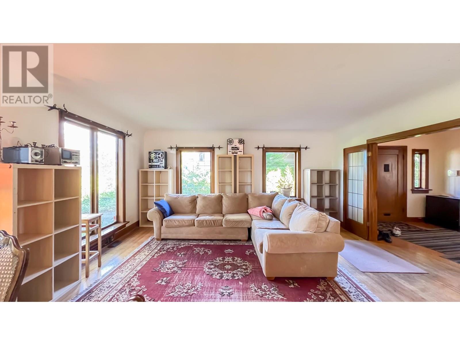 Listing Picture 9 of 38 : 4786 DRUMMOND DRIVE, Vancouver / 溫哥華 - 魯藝地產 Yvonne Lu Group - MLS Medallion Club Member