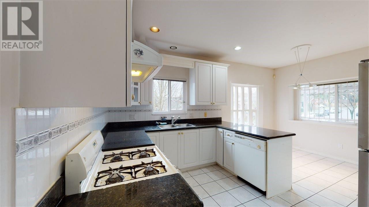 Listing Picture 12 of 38 : 3190 GRANT STREET, Vancouver / 溫哥華 - 魯藝地產 Yvonne Lu Group - MLS Medallion Club Member