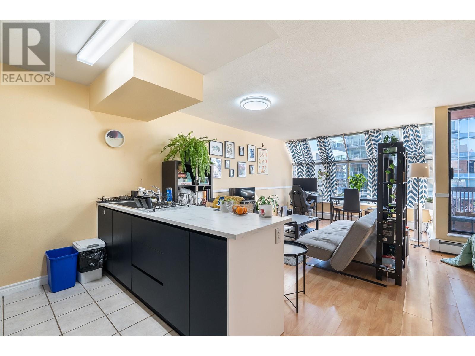 Listing Picture 6 of 22 : 902 1330 BURRARD STREET, Vancouver / 溫哥華 - 魯藝地產 Yvonne Lu Group - MLS Medallion Club Member