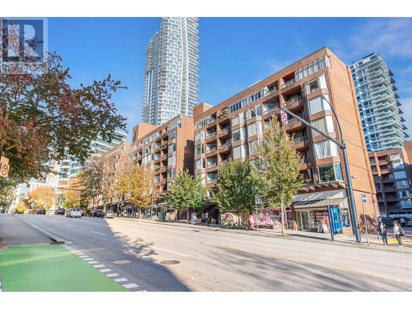 Listing Picture 2 of 22 : 902 1330 BURRARD STREET, Vancouver / 溫哥華 - 魯藝地產 Yvonne Lu Group - MLS Medallion Club Member