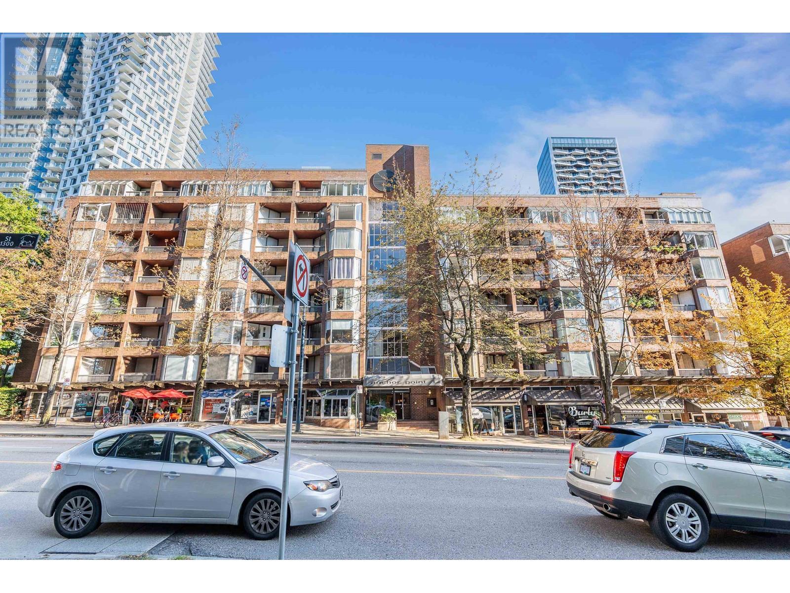 Listing Picture 3 of 22 : 902 1330 BURRARD STREET, Vancouver / 溫哥華 - 魯藝地產 Yvonne Lu Group - MLS Medallion Club Member