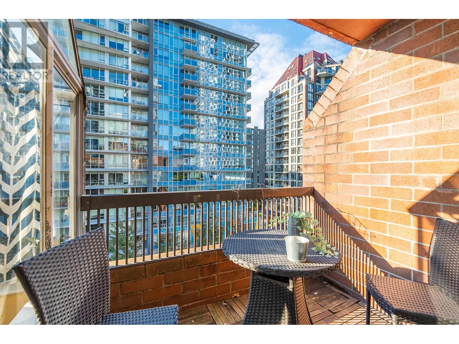 Listing Picture 15 of 22 : 902 1330 BURRARD STREET, Vancouver / 溫哥華 - 魯藝地產 Yvonne Lu Group - MLS Medallion Club Member