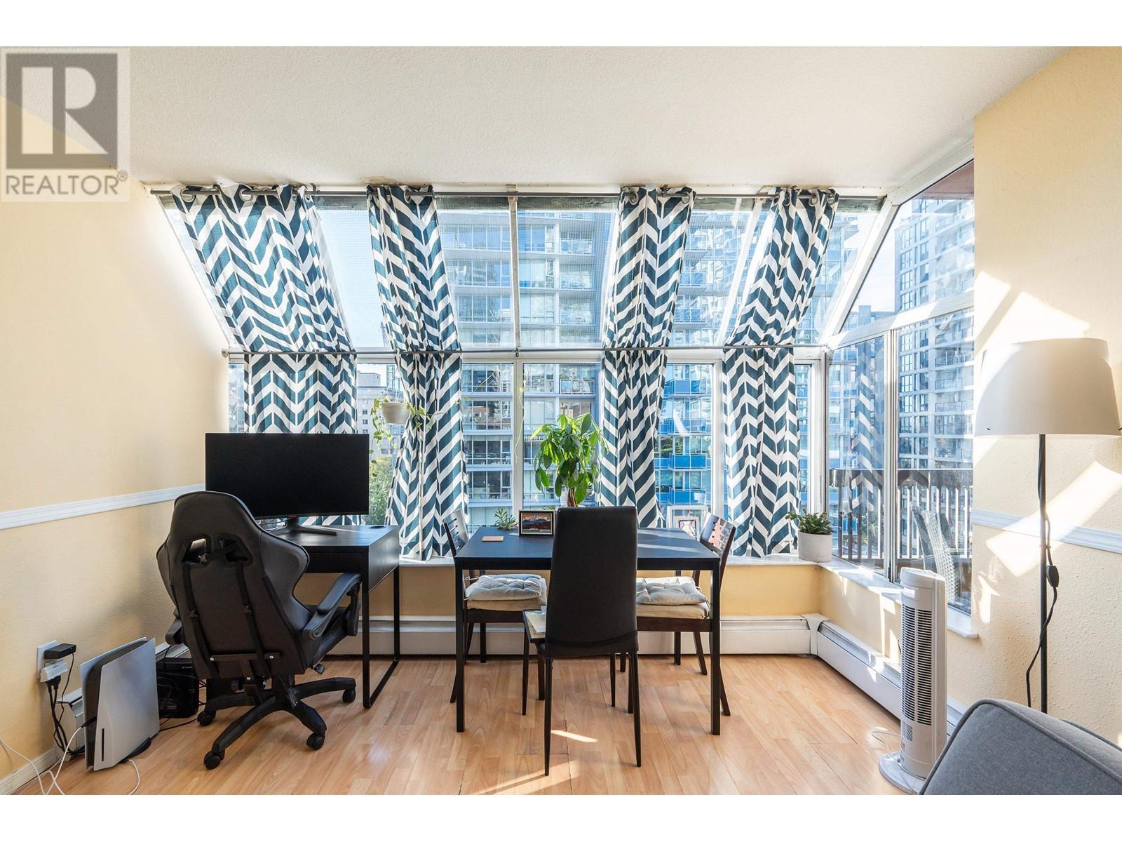 Listing Picture 11 of 22 : 902 1330 BURRARD STREET, Vancouver / 溫哥華 - 魯藝地產 Yvonne Lu Group - MLS Medallion Club Member