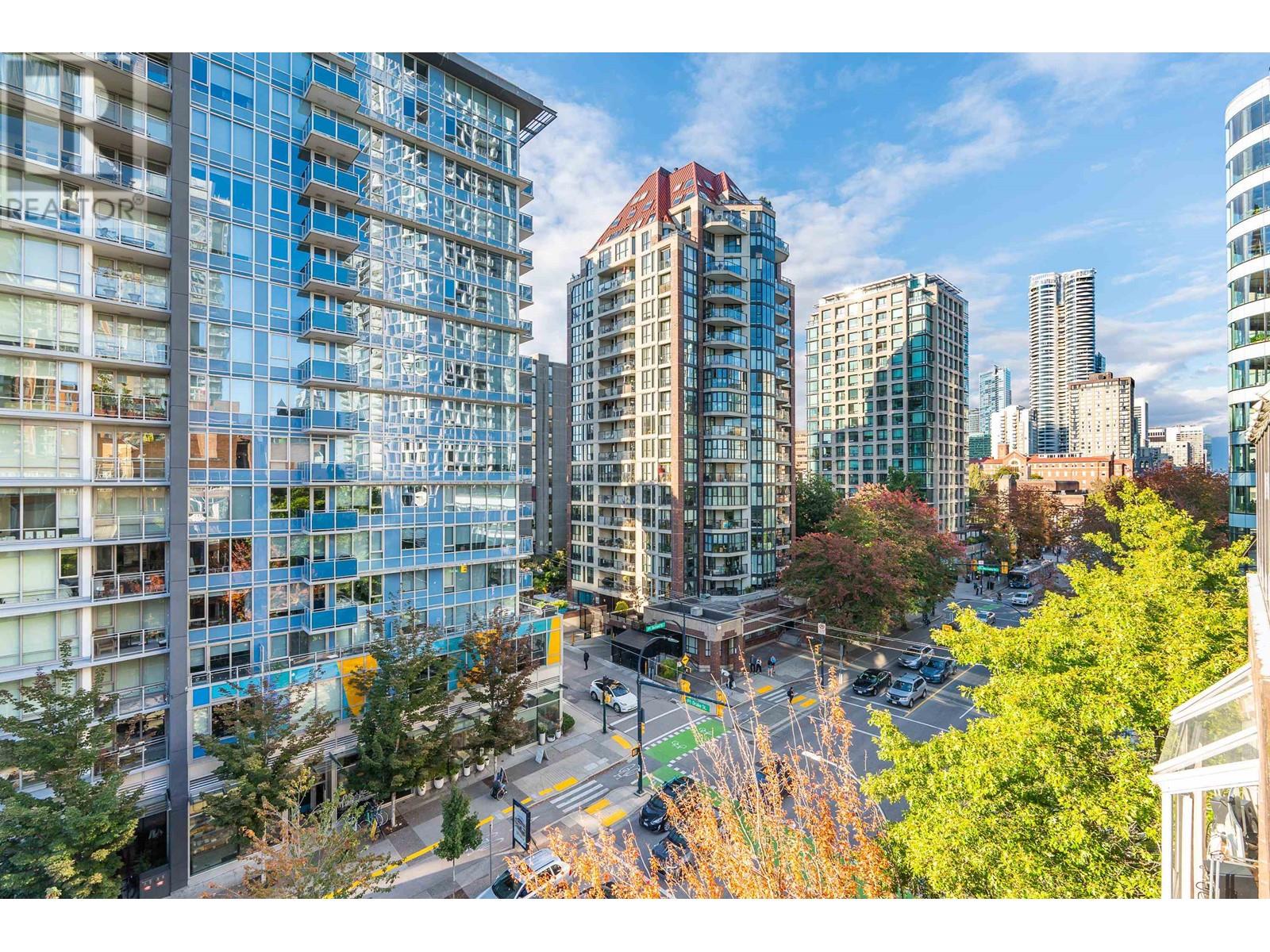 Listing Picture 16 of 22 : 902 1330 BURRARD STREET, Vancouver / 溫哥華 - 魯藝地產 Yvonne Lu Group - MLS Medallion Club Member
