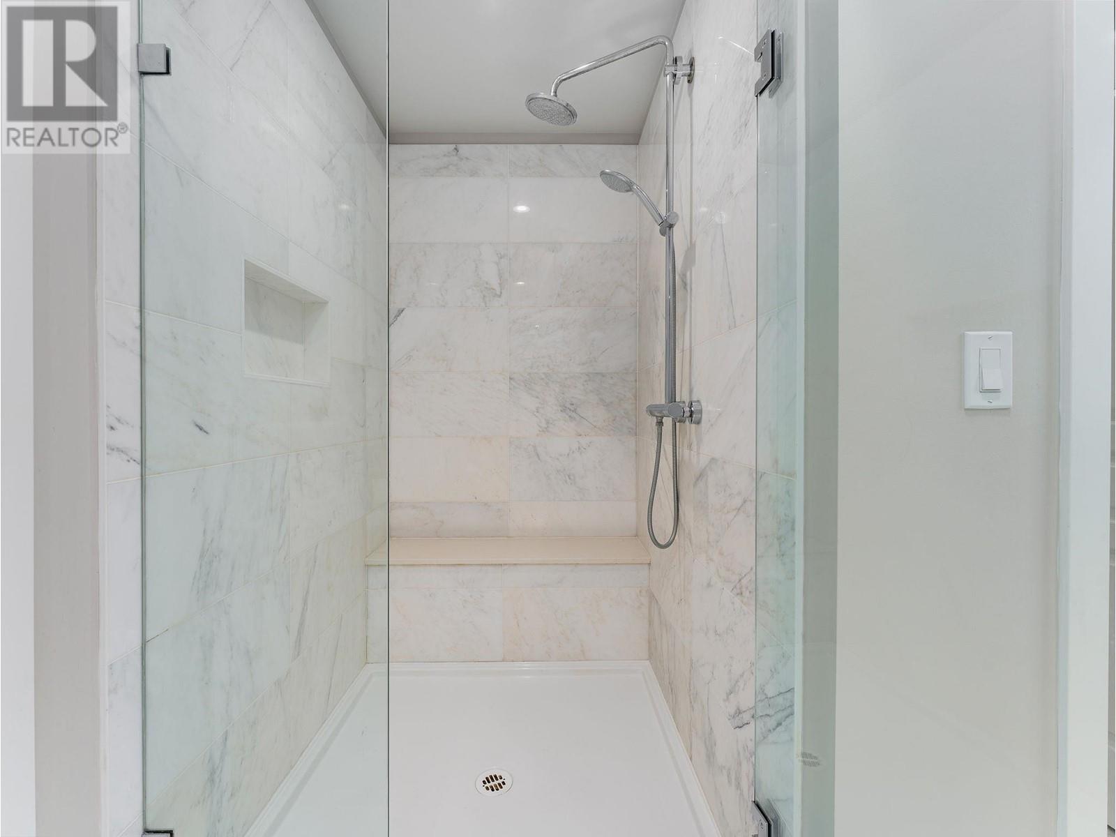 Listing Picture 15 of 33 : 23 10388 NO. 2 ROAD, Richmond / 烈治文 - 魯藝地產 Yvonne Lu Group - MLS Medallion Club Member